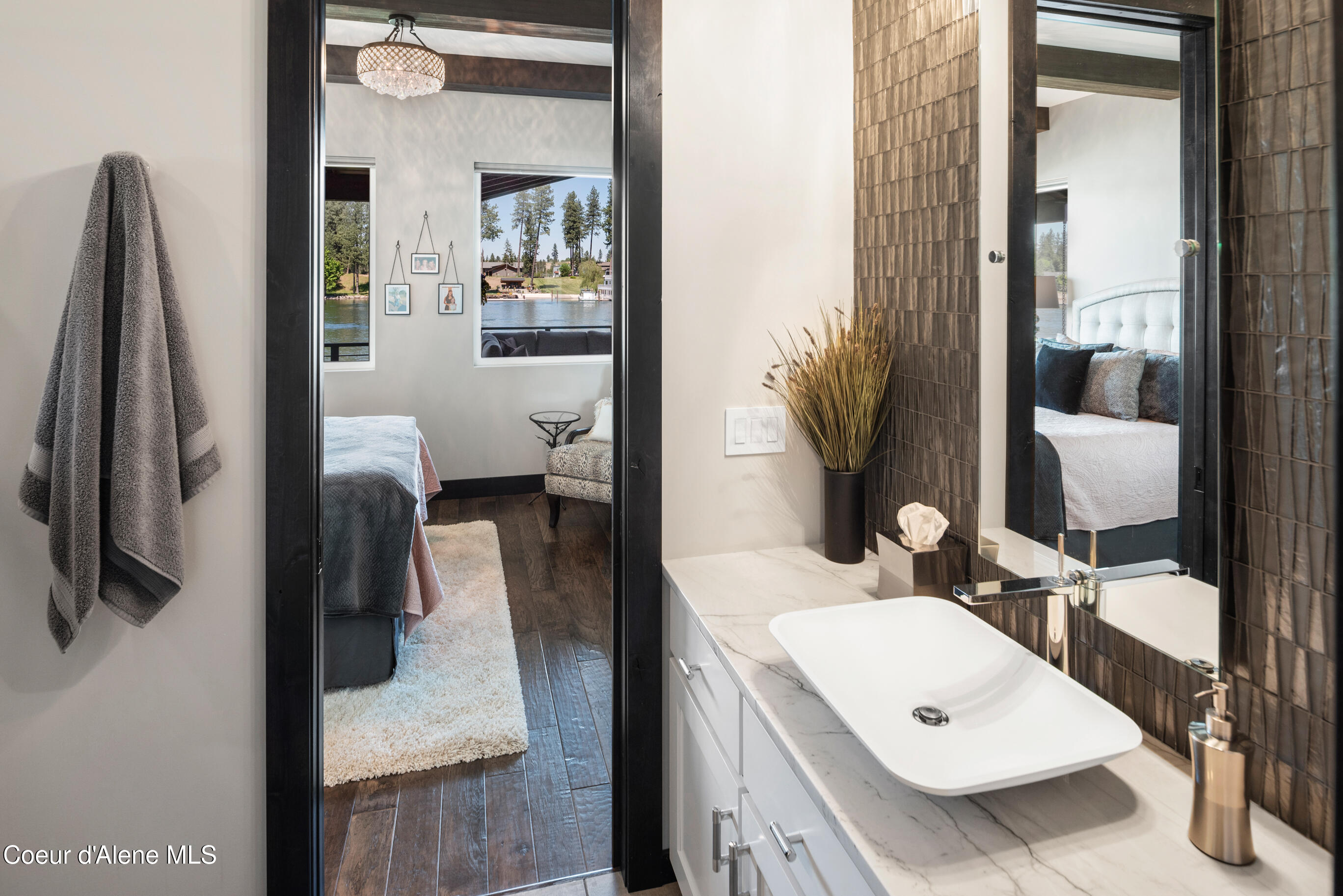 518 S Hidden Island Ln, Coeur d'Alene