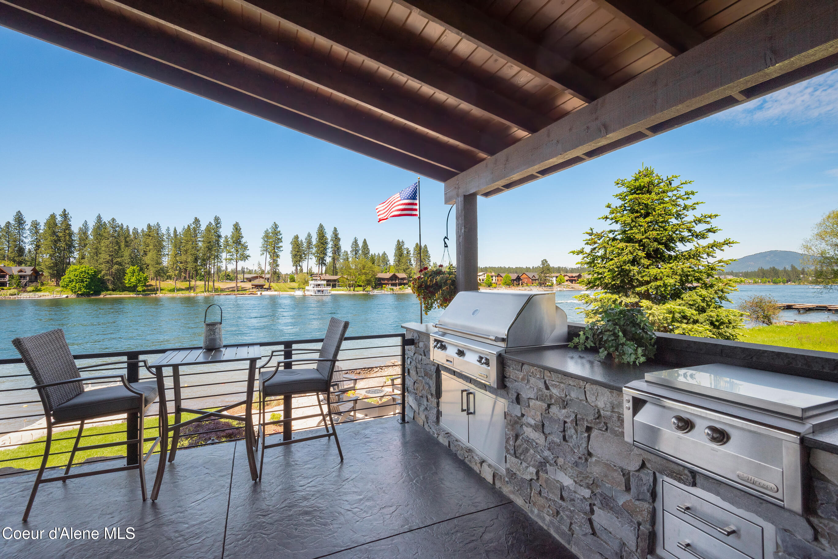 518 S Hidden Island Ln, Coeur d'Alene