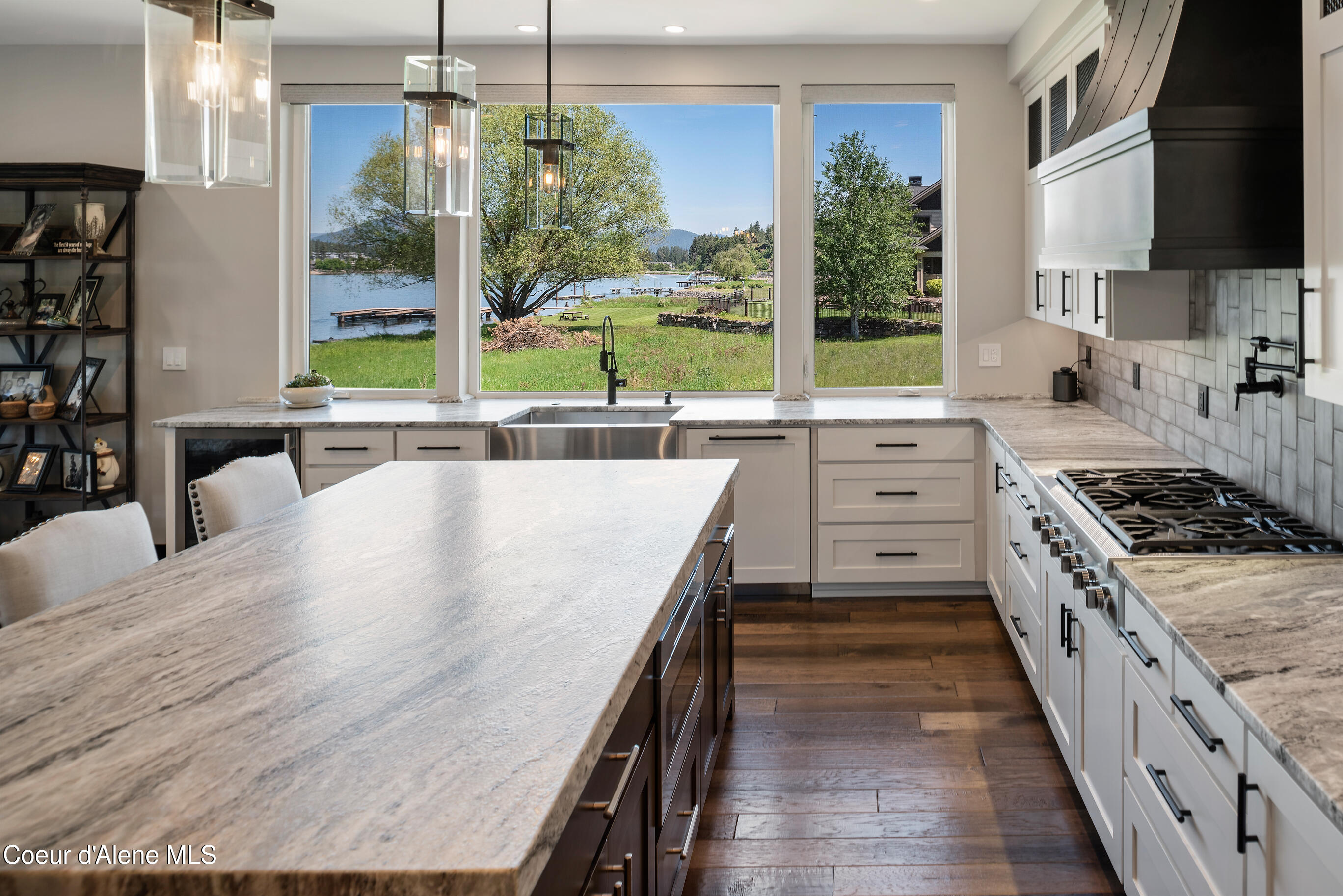 518 S Hidden Island Ln, Coeur d'Alene