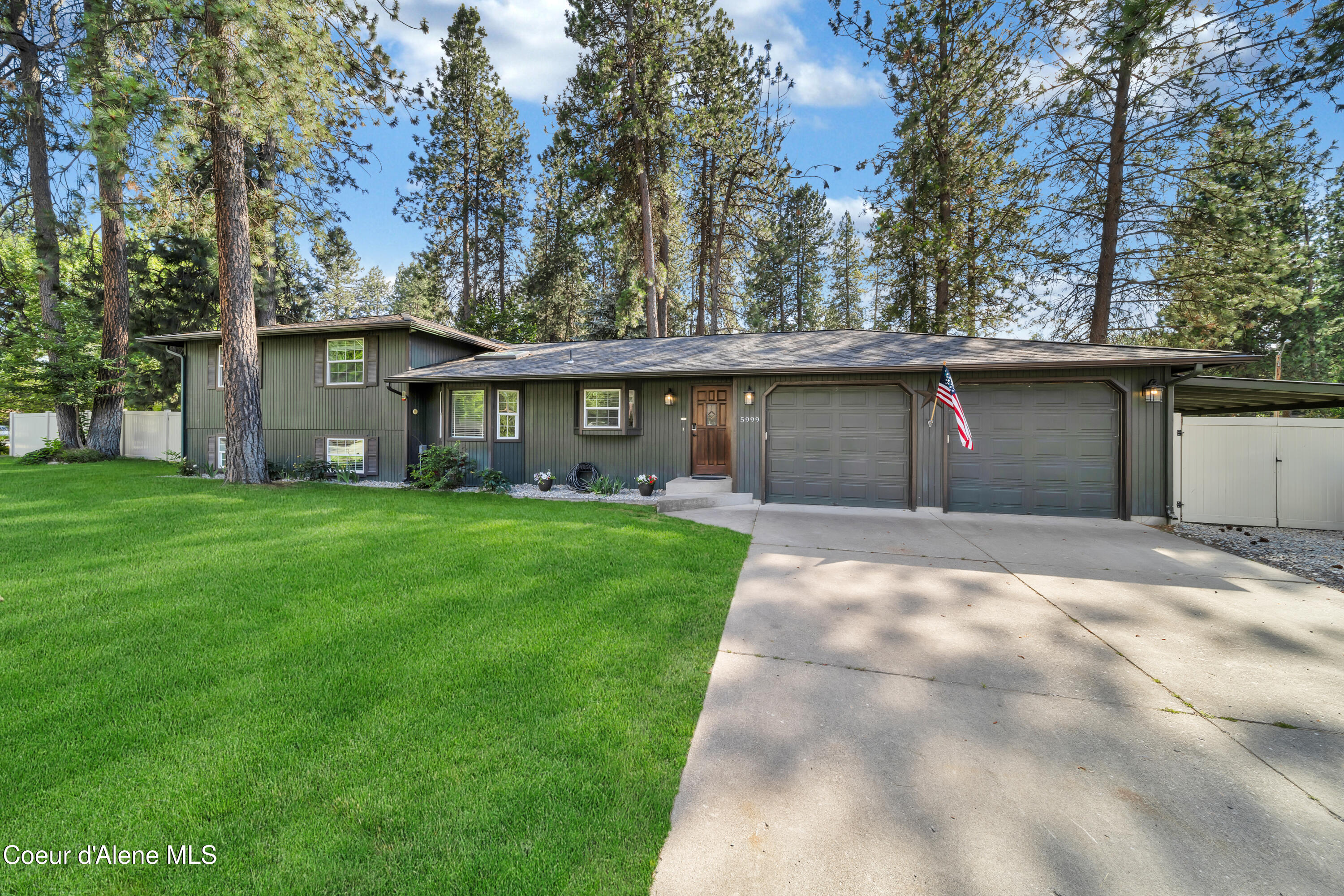 5999 N Pinegrove Dr, Coeur d'Alene