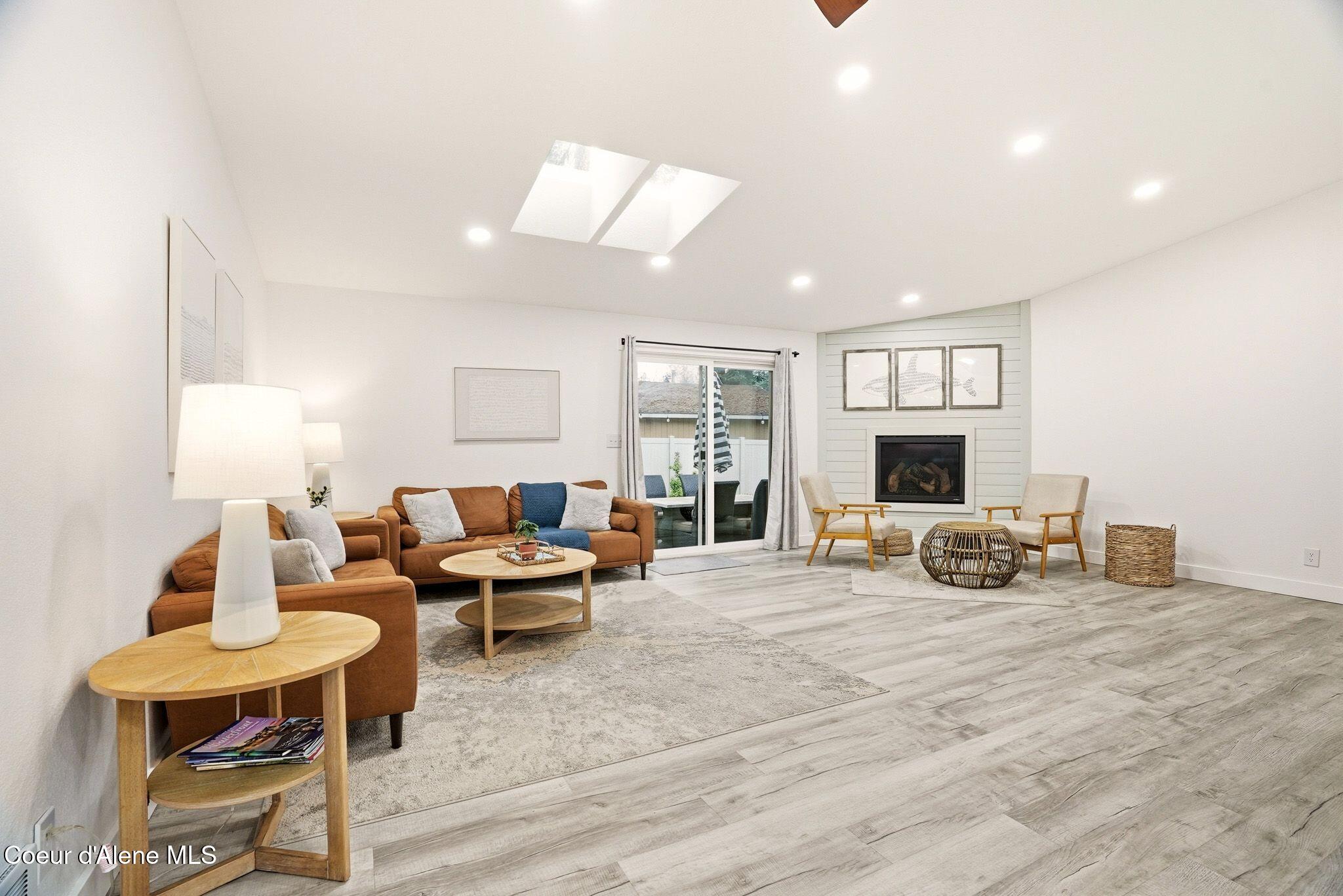 5999 N Pinegrove Dr, Coeur d'Alene