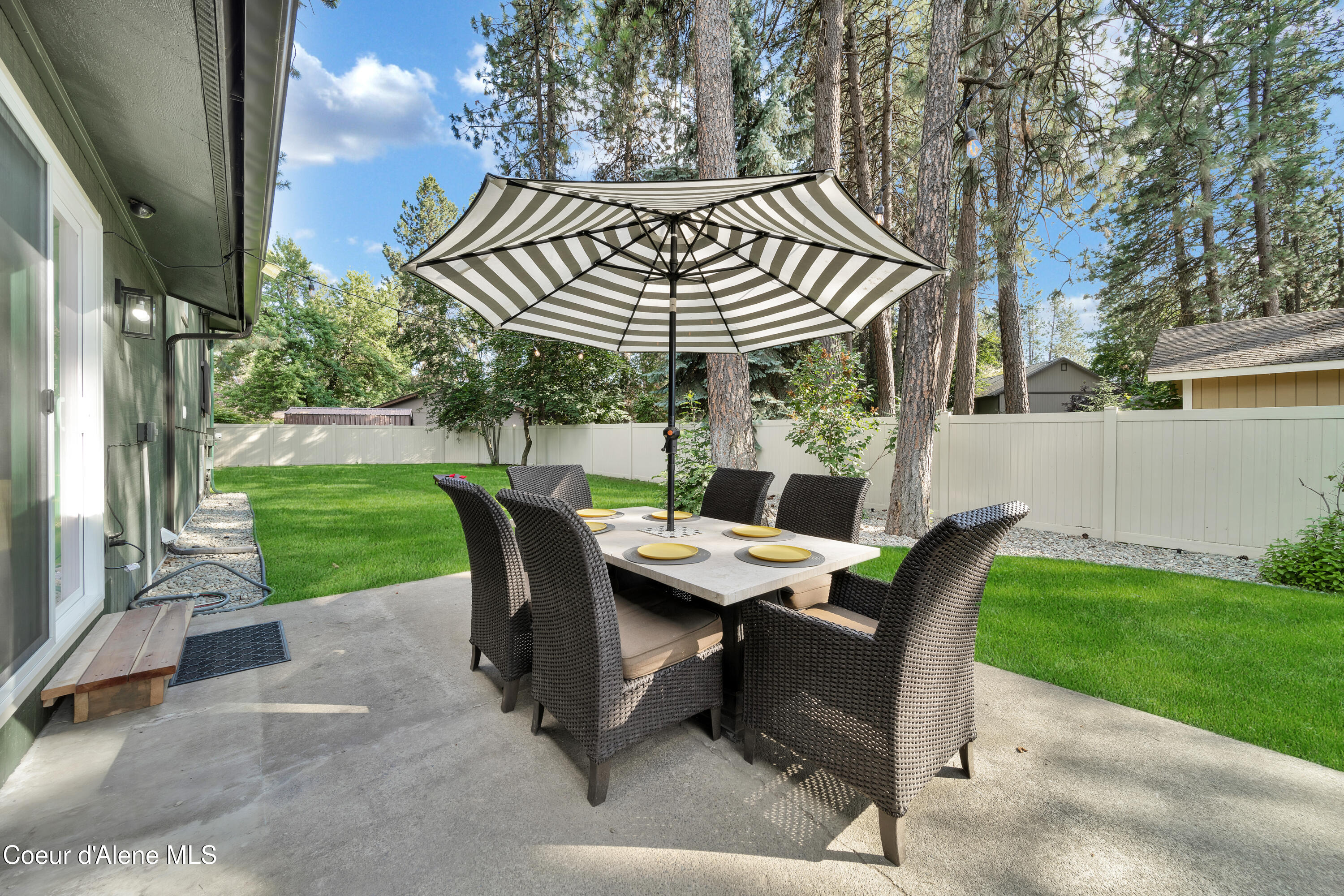 5999 N Pinegrove Dr, Coeur d'Alene