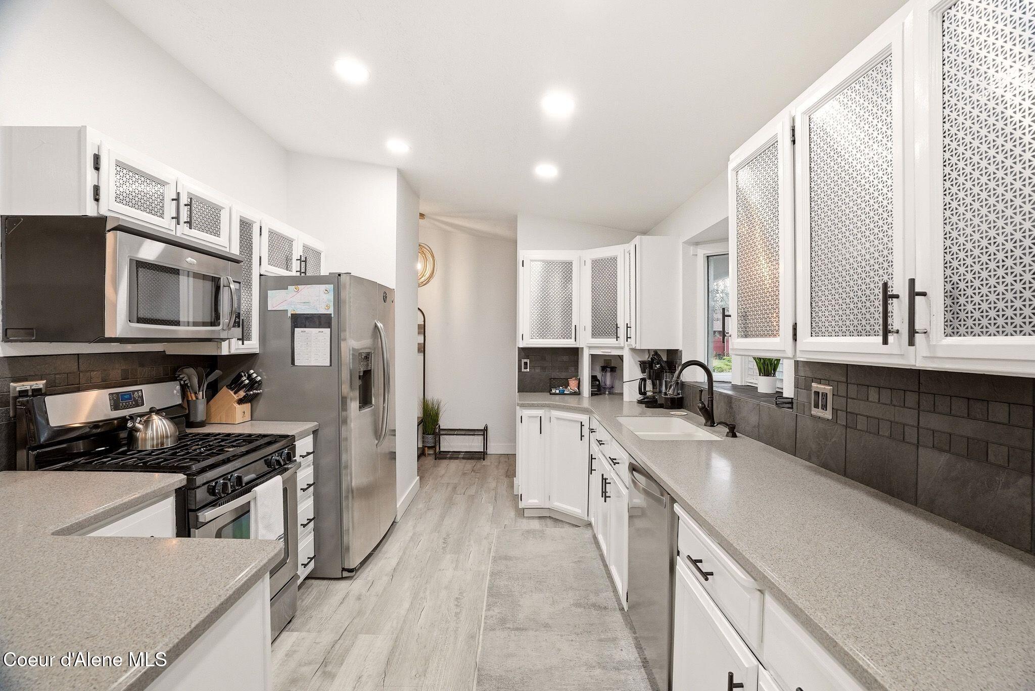 5999 N Pinegrove Dr, Coeur d'Alene
