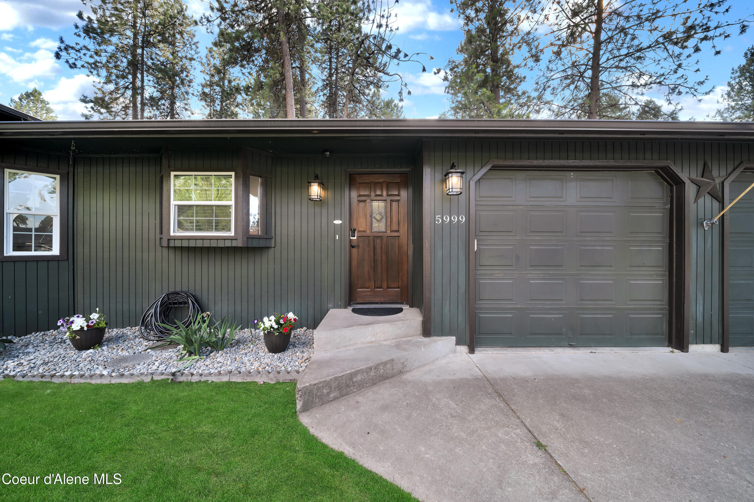 5999 N Pinegrove Dr, Coeur d'Alene