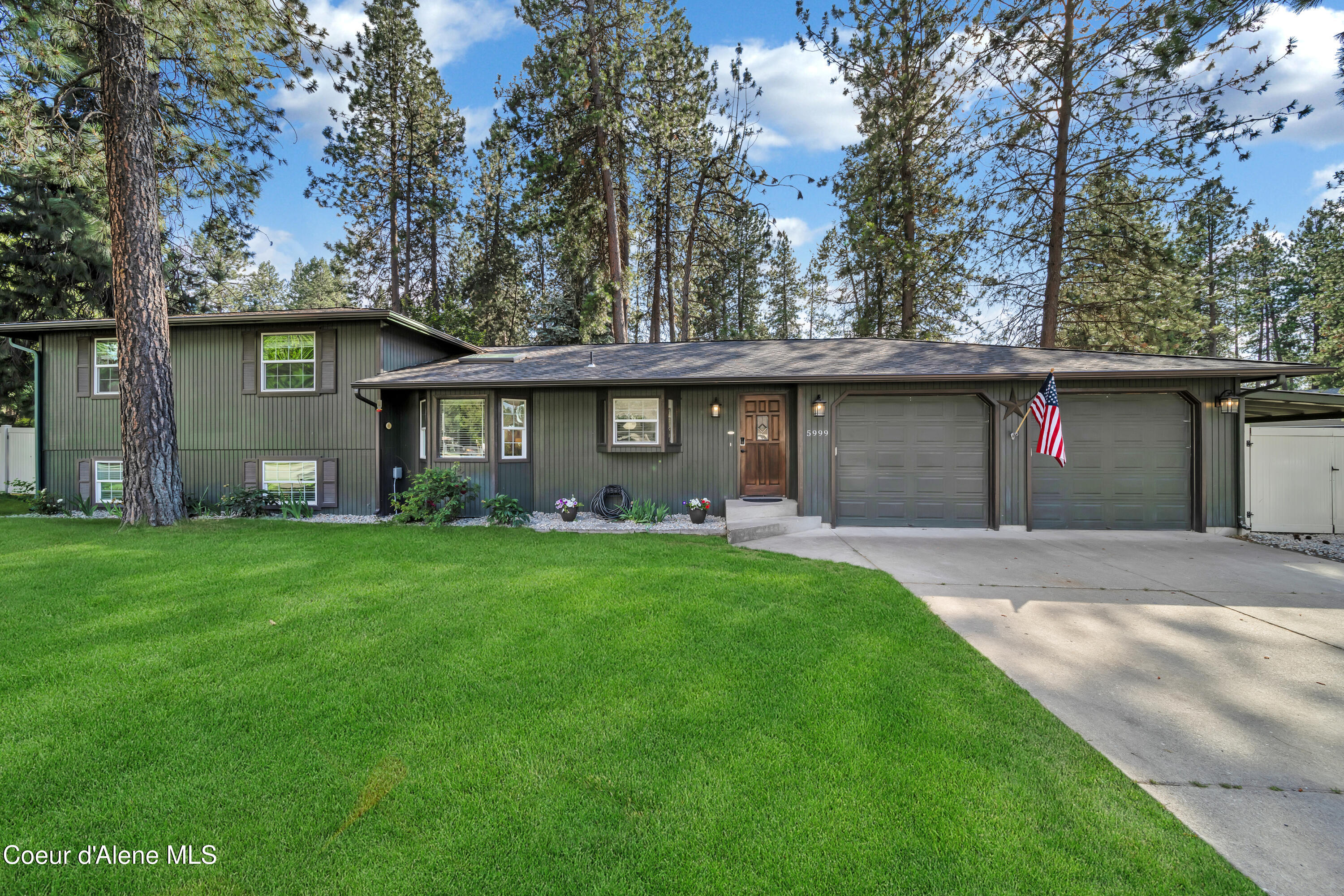 5999 N Pinegrove Dr, Coeur d'Alene