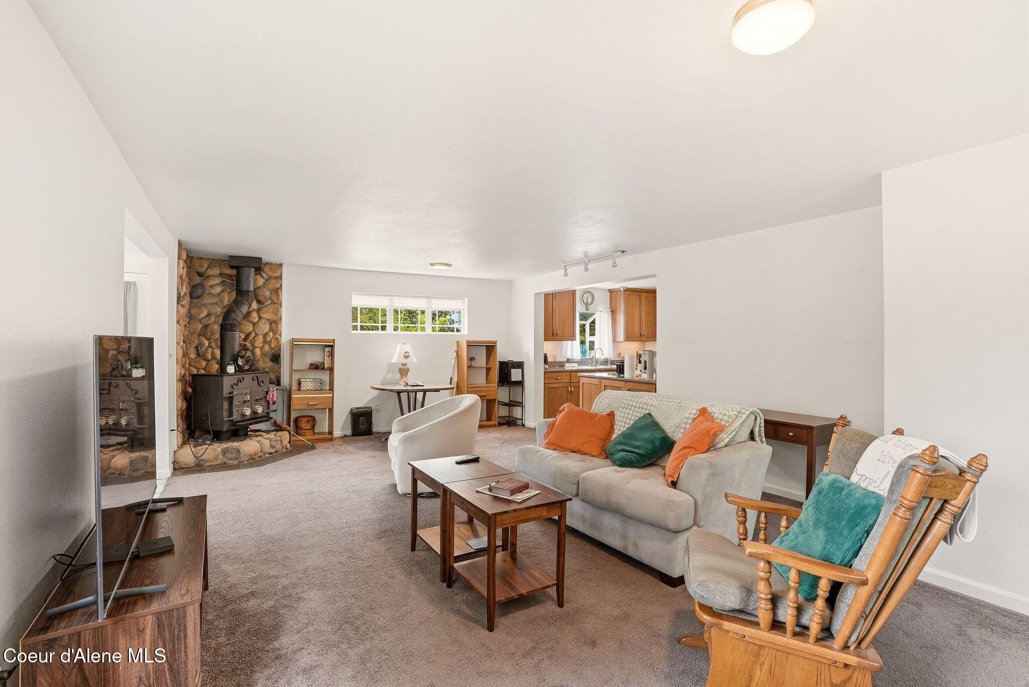 825 W Honeysuckle AVE