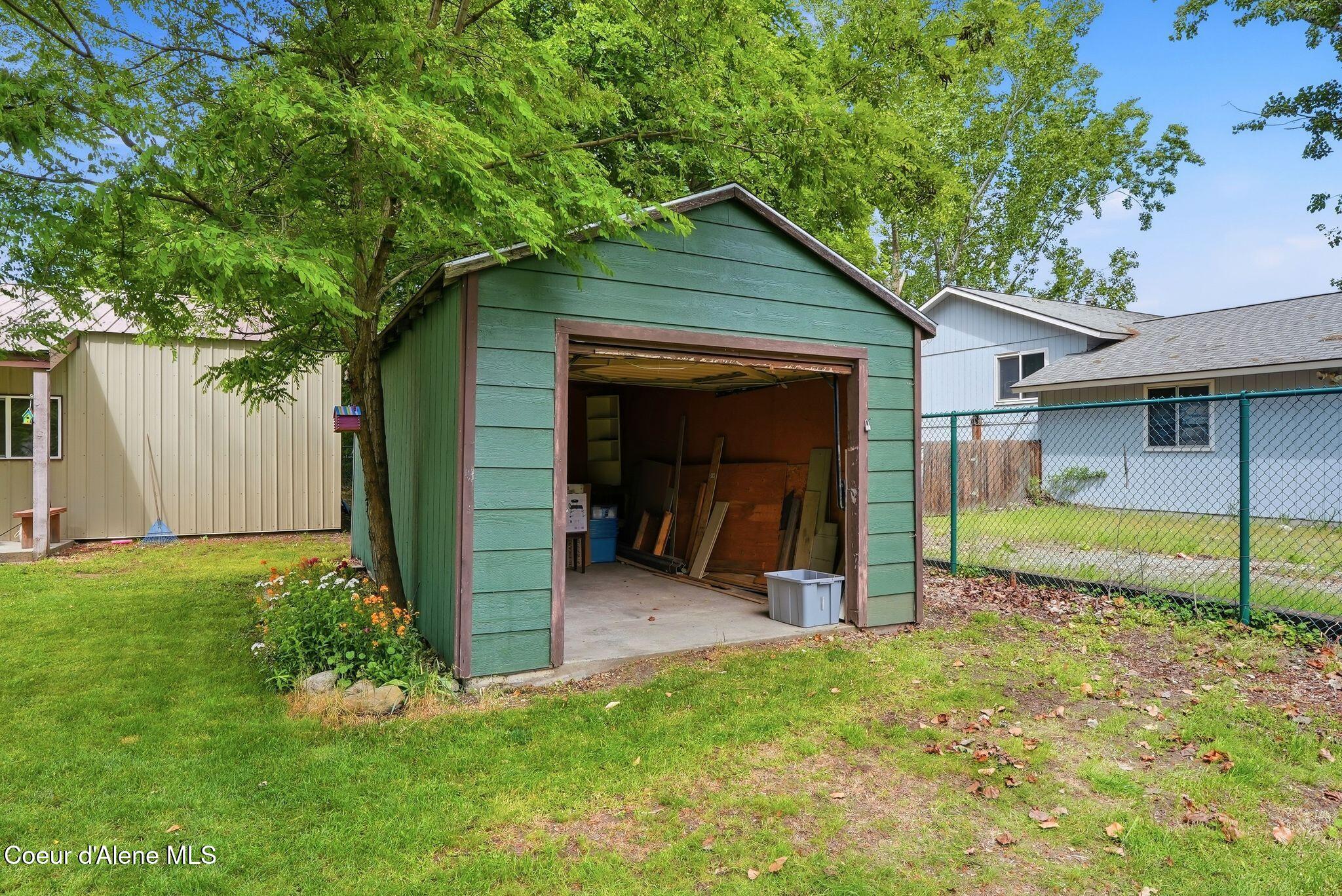 825 W Honeysuckle AVE