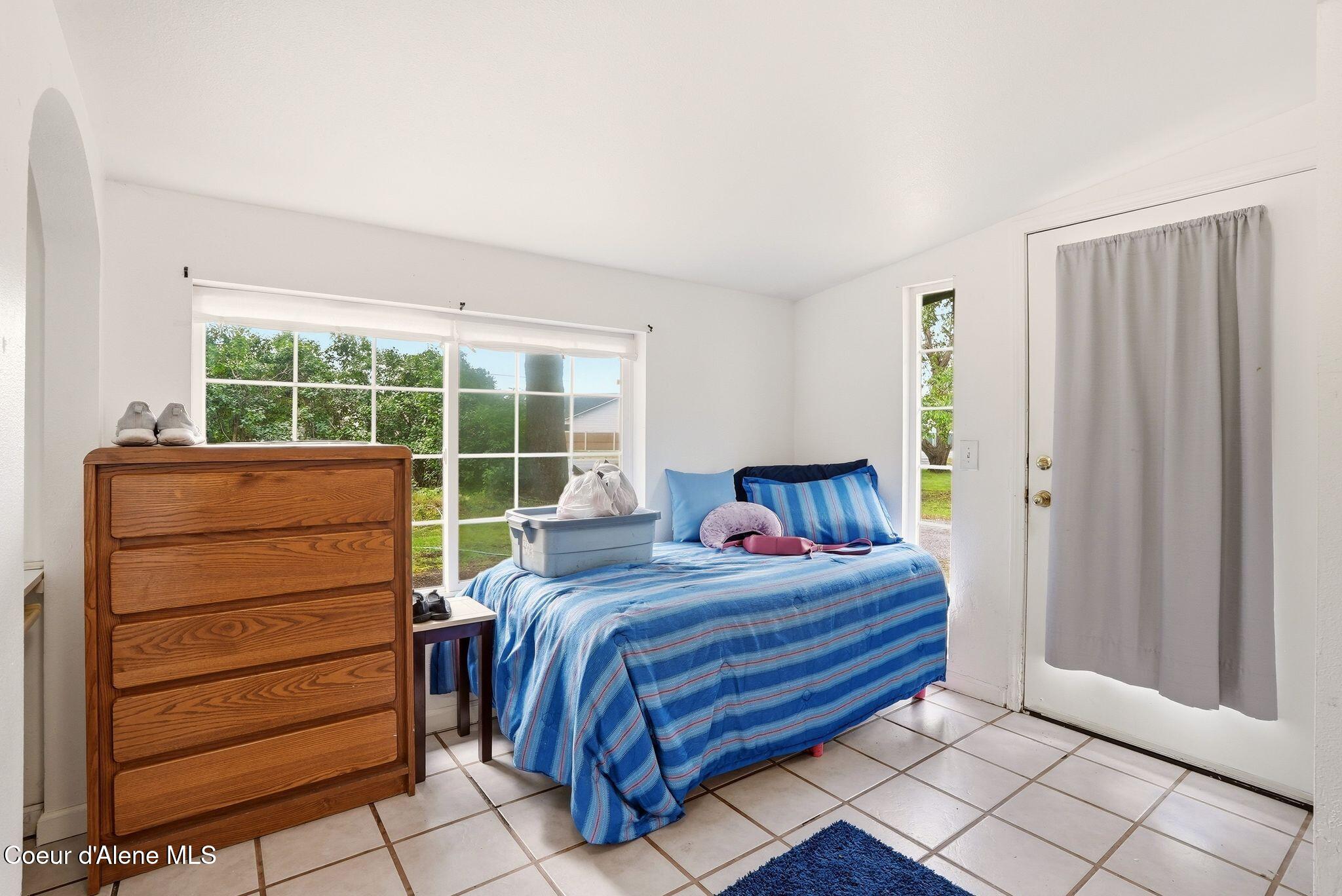 825 W Honeysuckle AVE