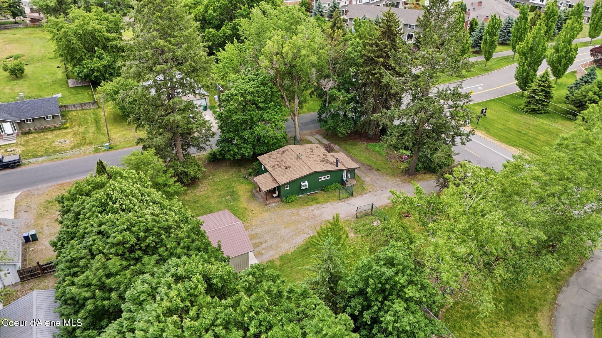 825 W Honeysuckle AVE