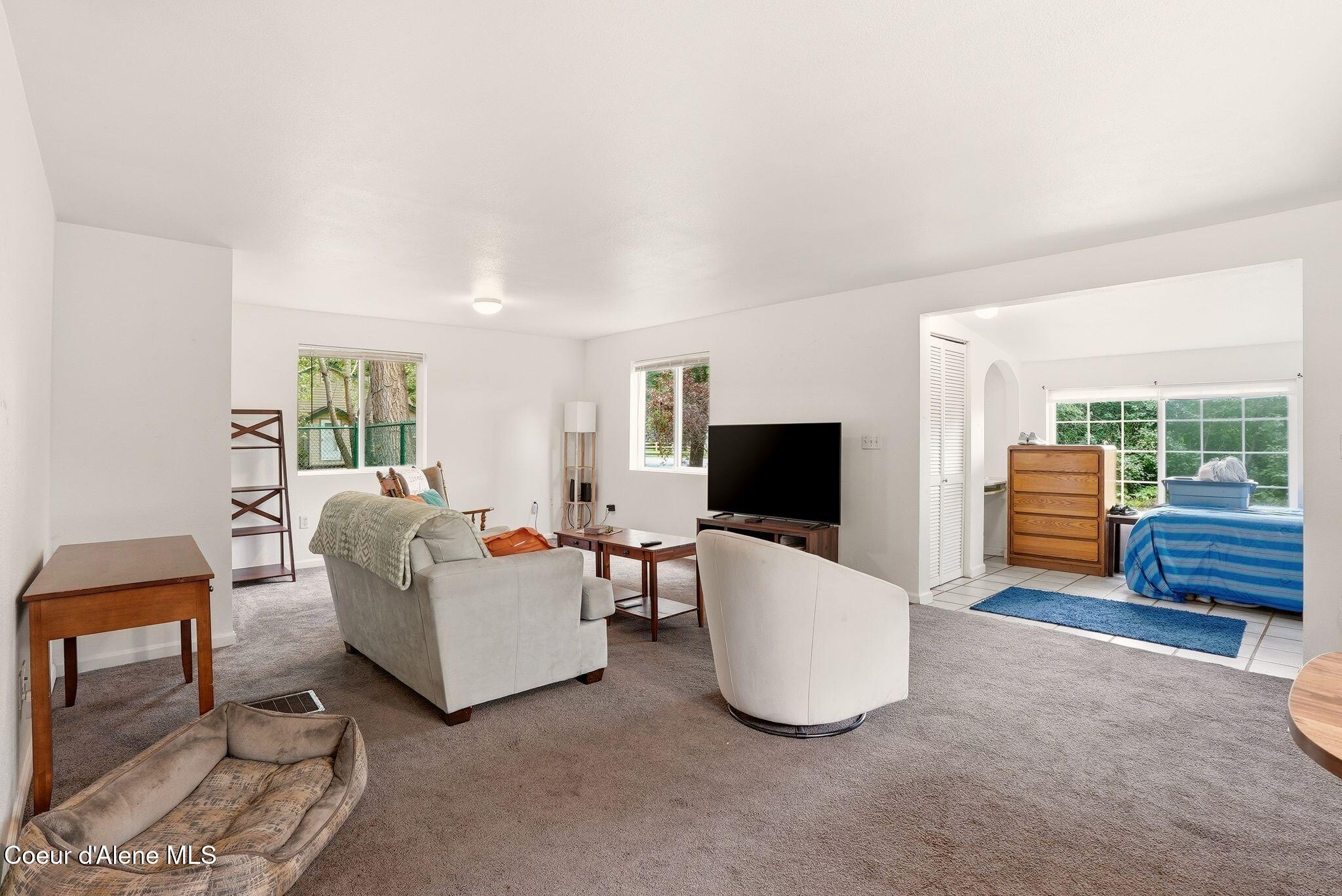 825 W Honeysuckle AVE