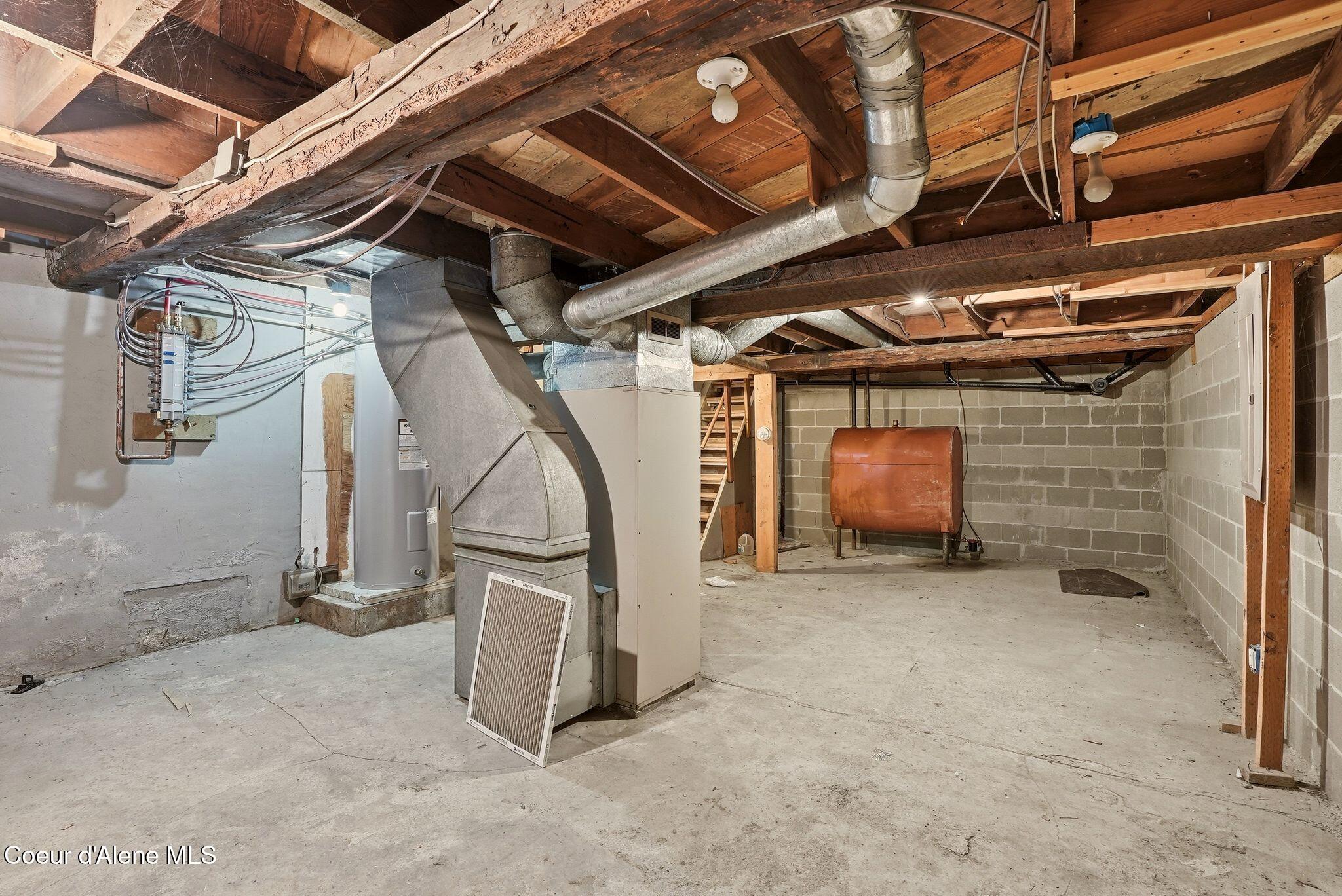825 W Honeysuckle AVE