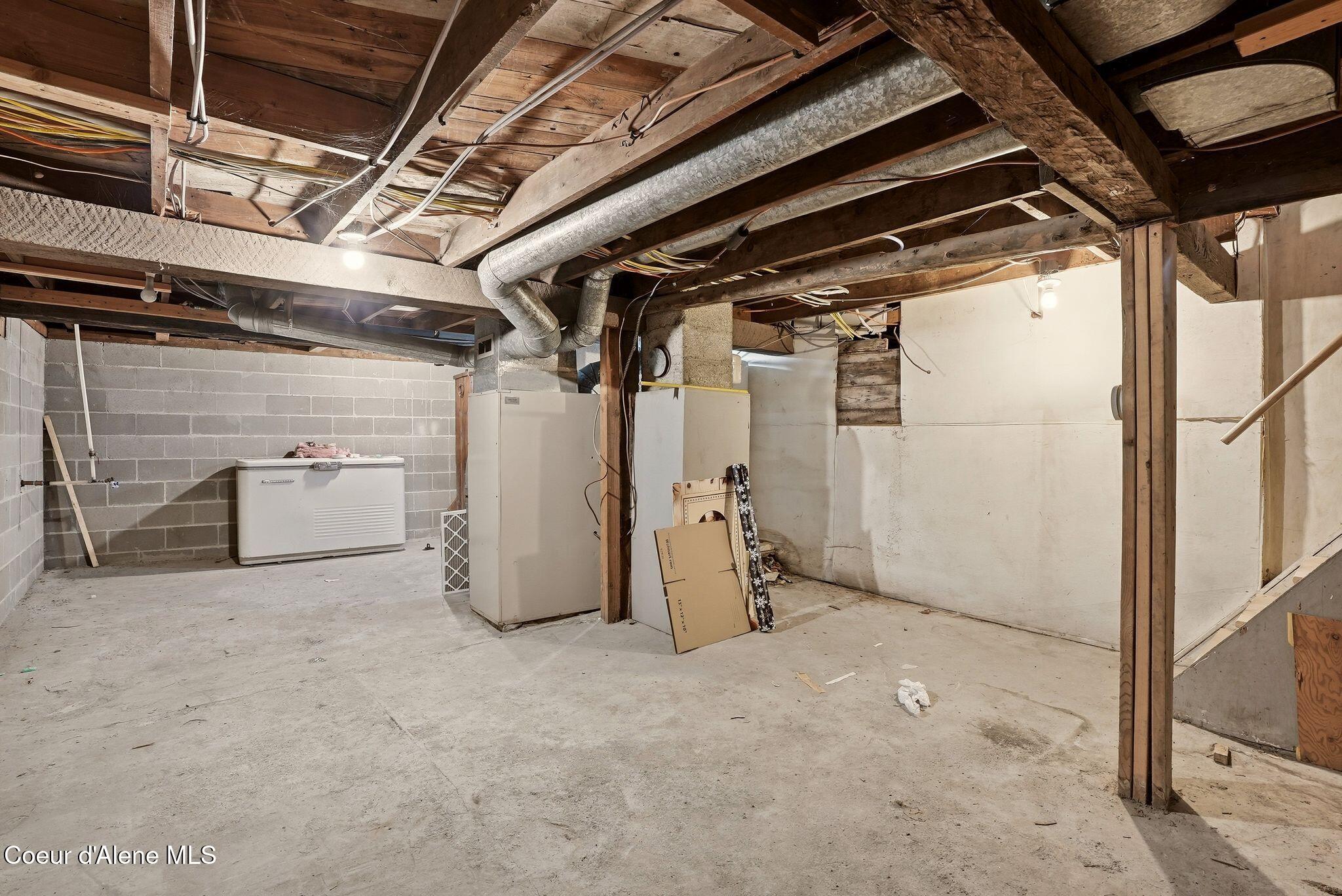 825 W Honeysuckle AVE