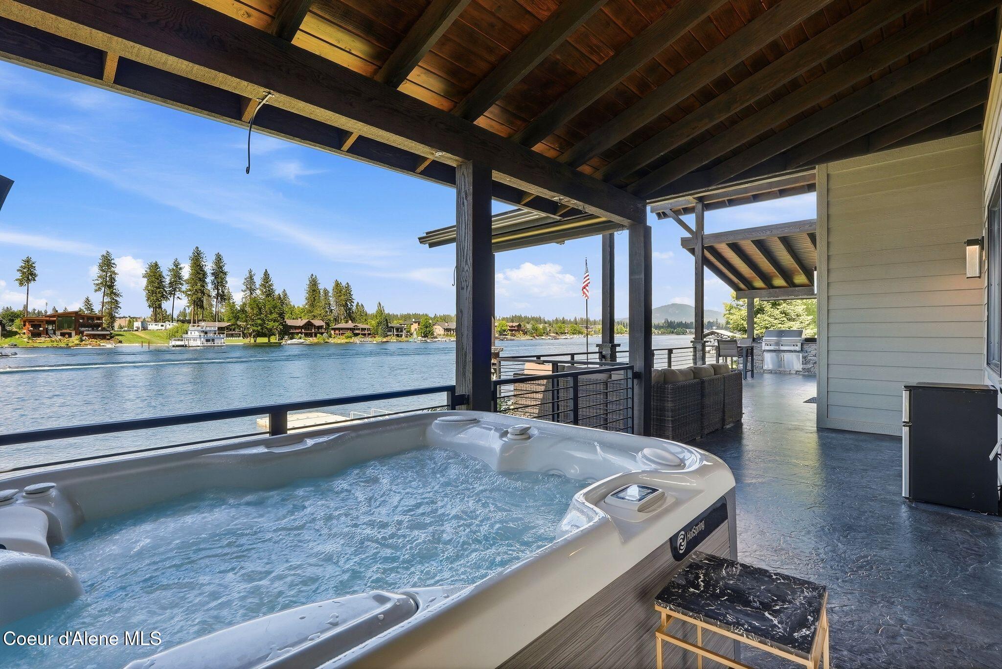 518 S Hidden Island Ln, Coeur d'Alene