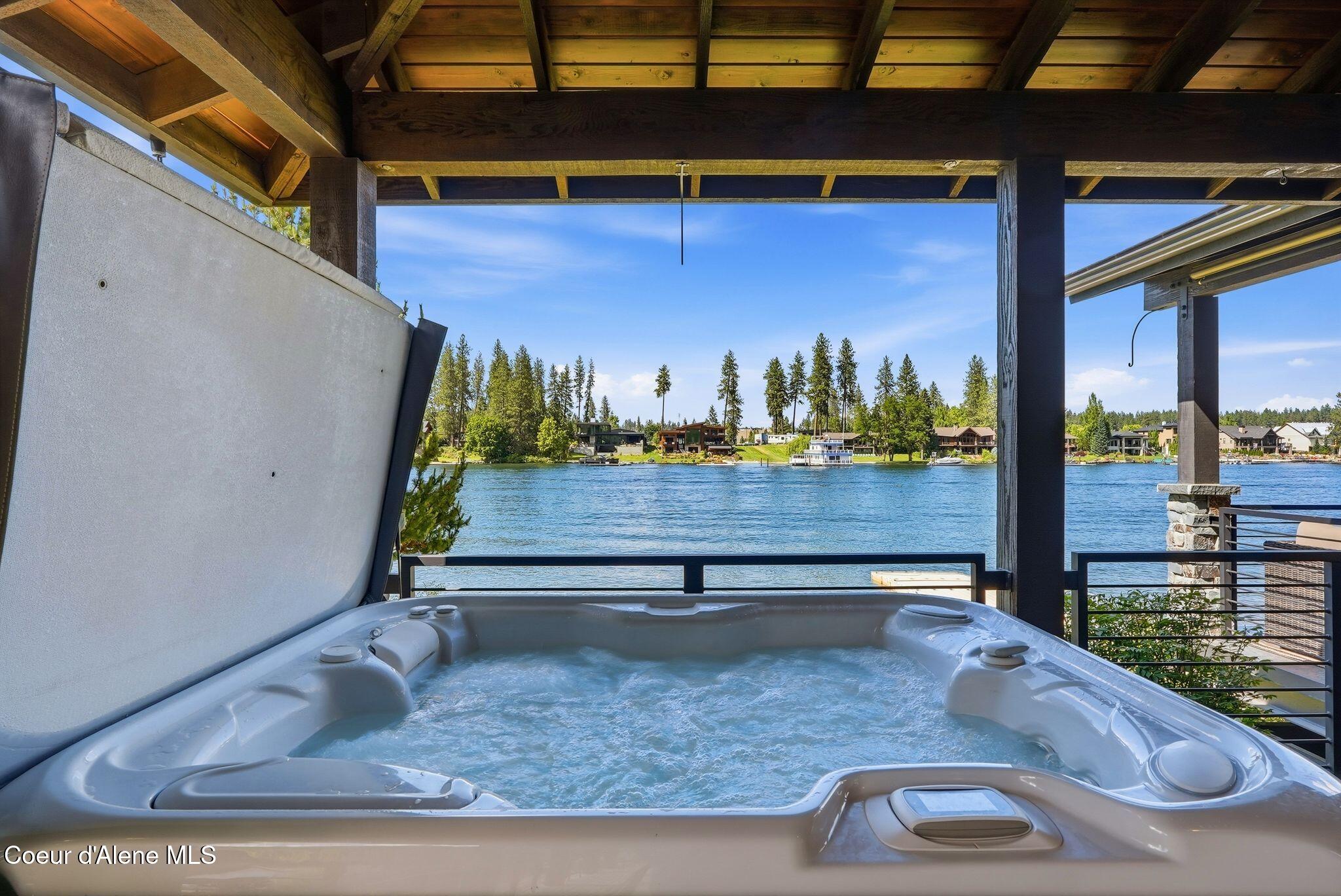 518 S Hidden Island Ln, Coeur d'Alene