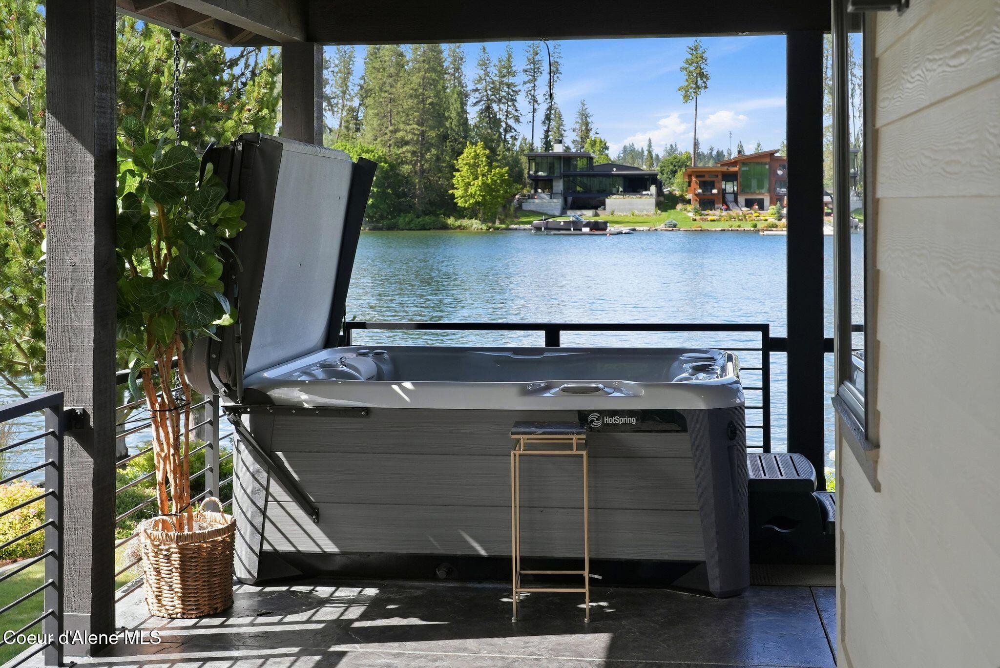 518 S Hidden Island Ln, Coeur d'Alene