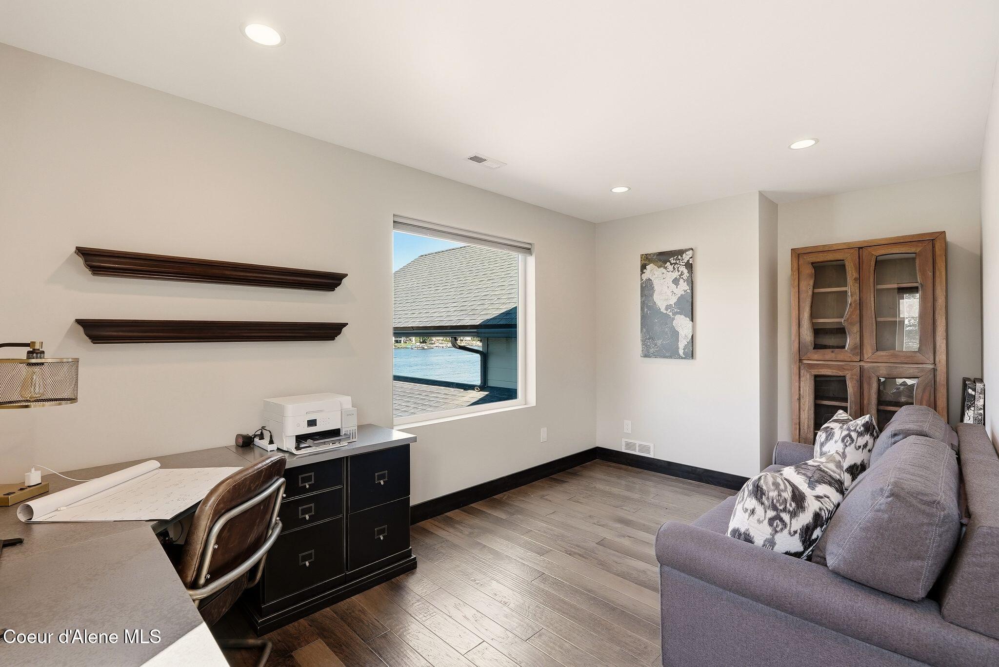 518 S Hidden Island Ln, Coeur d'Alene