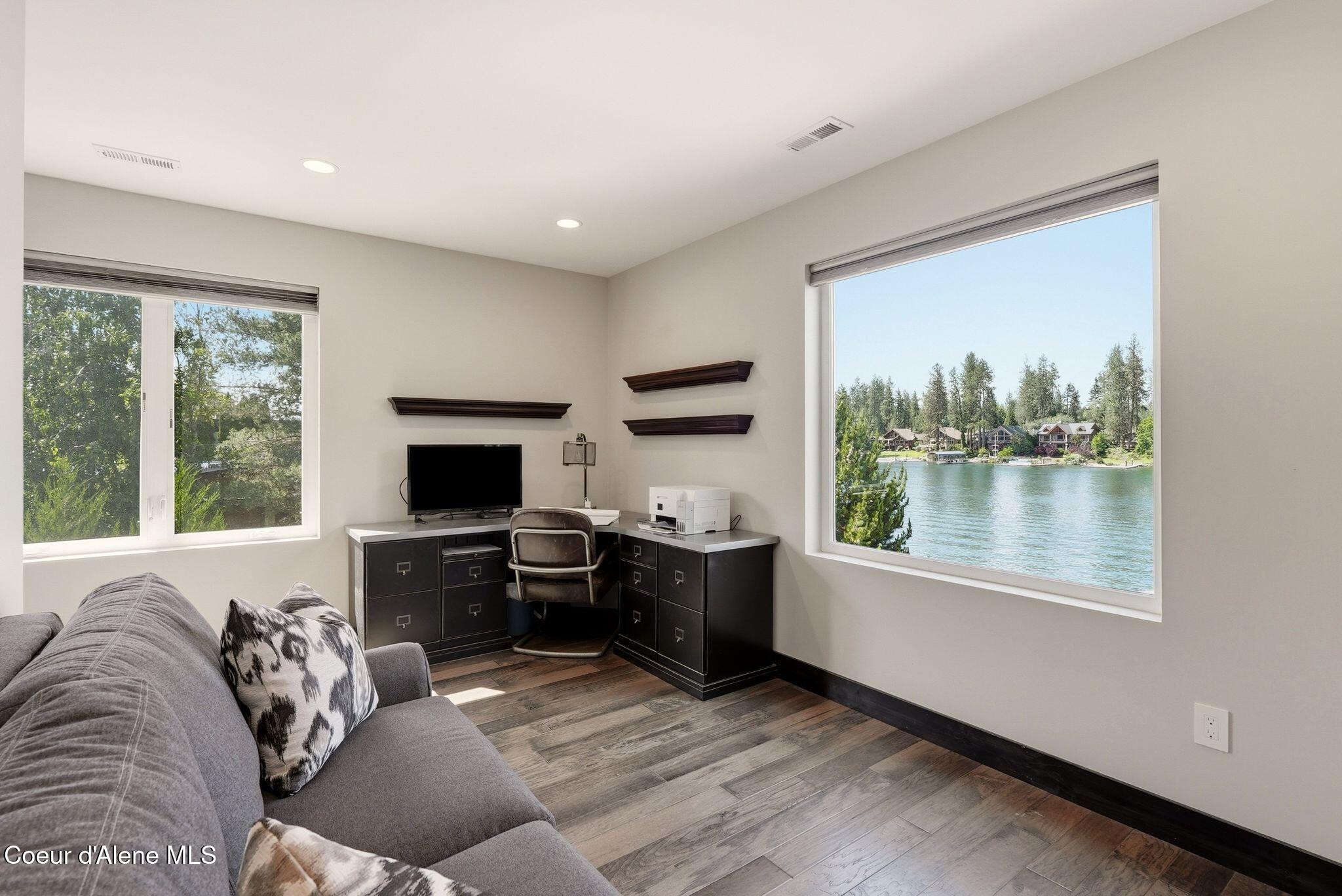 518 S Hidden Island Ln, Coeur d'Alene