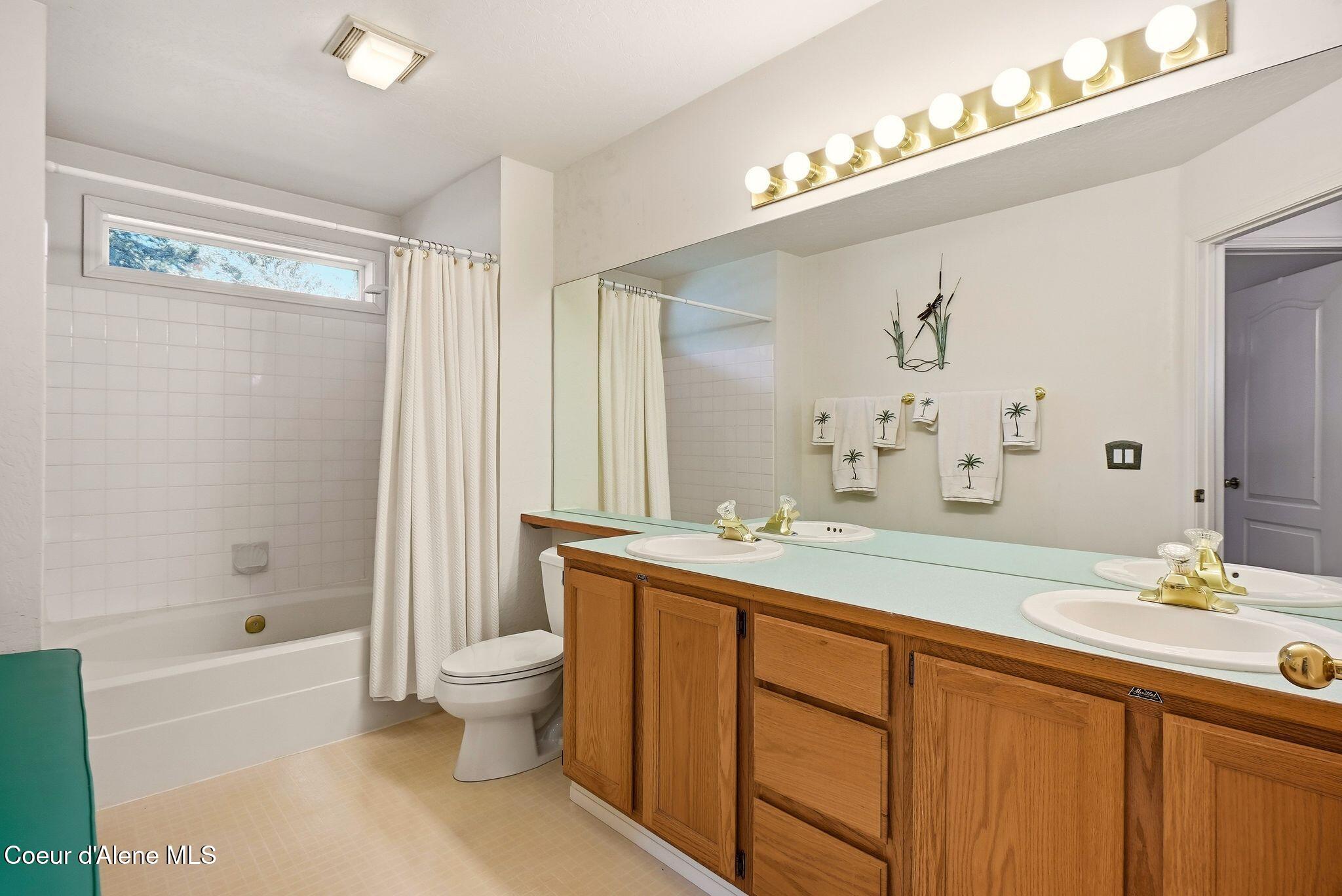 8795 W Driftwood Dr, Coeur d'Alene