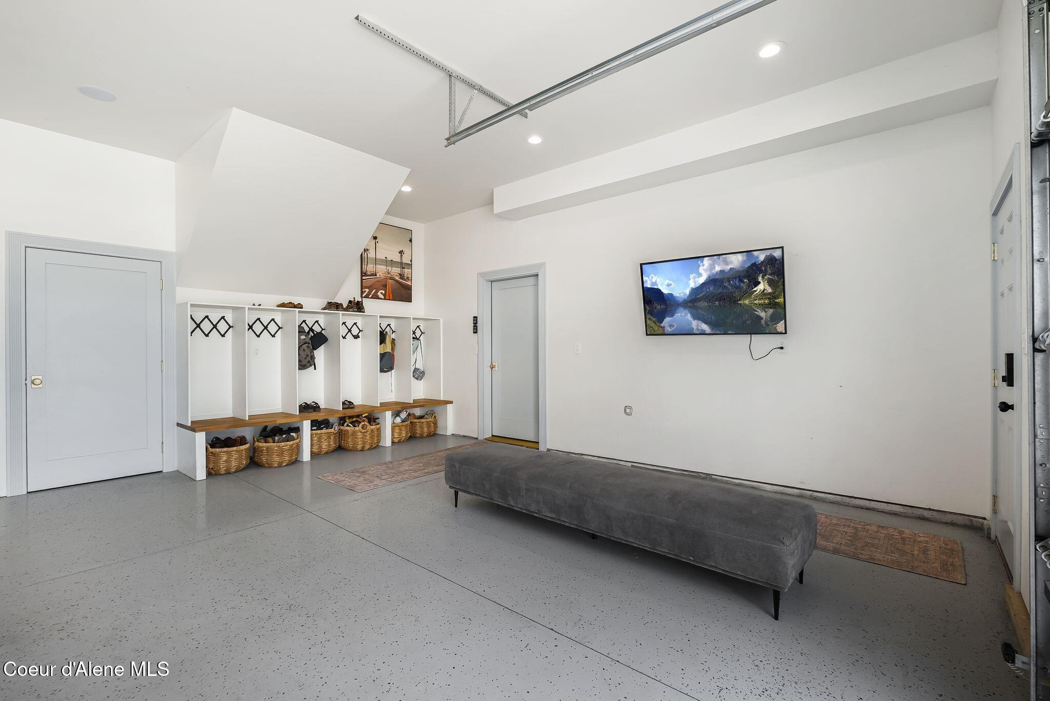 3708 N Carolwood Ct