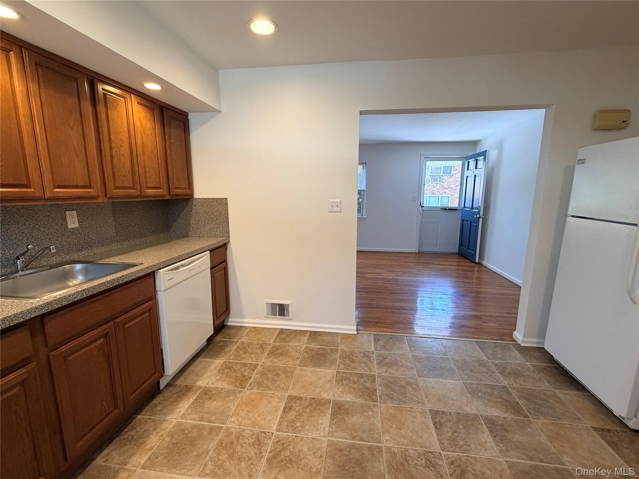86 McLoughlin Street Unit: B