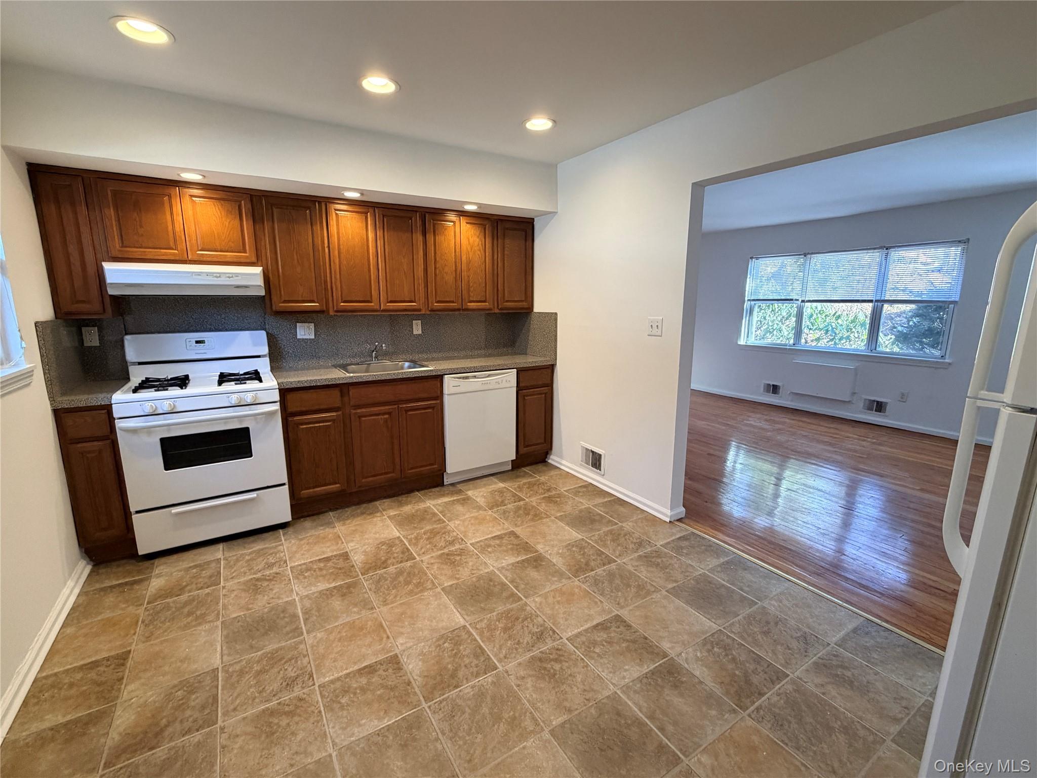 86 McLoughlin Street Unit: B