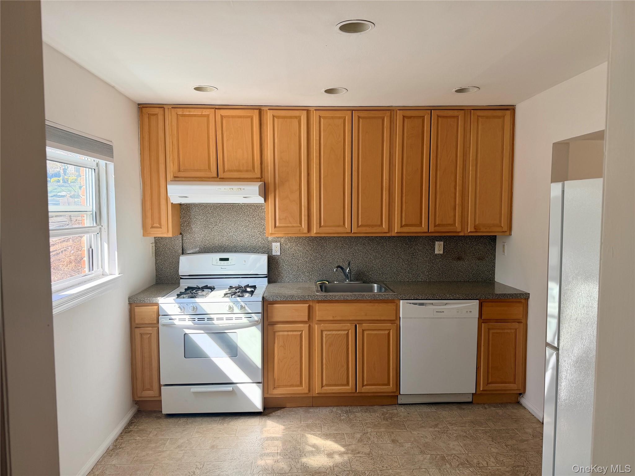 86 McLoughlin Street Unit: D