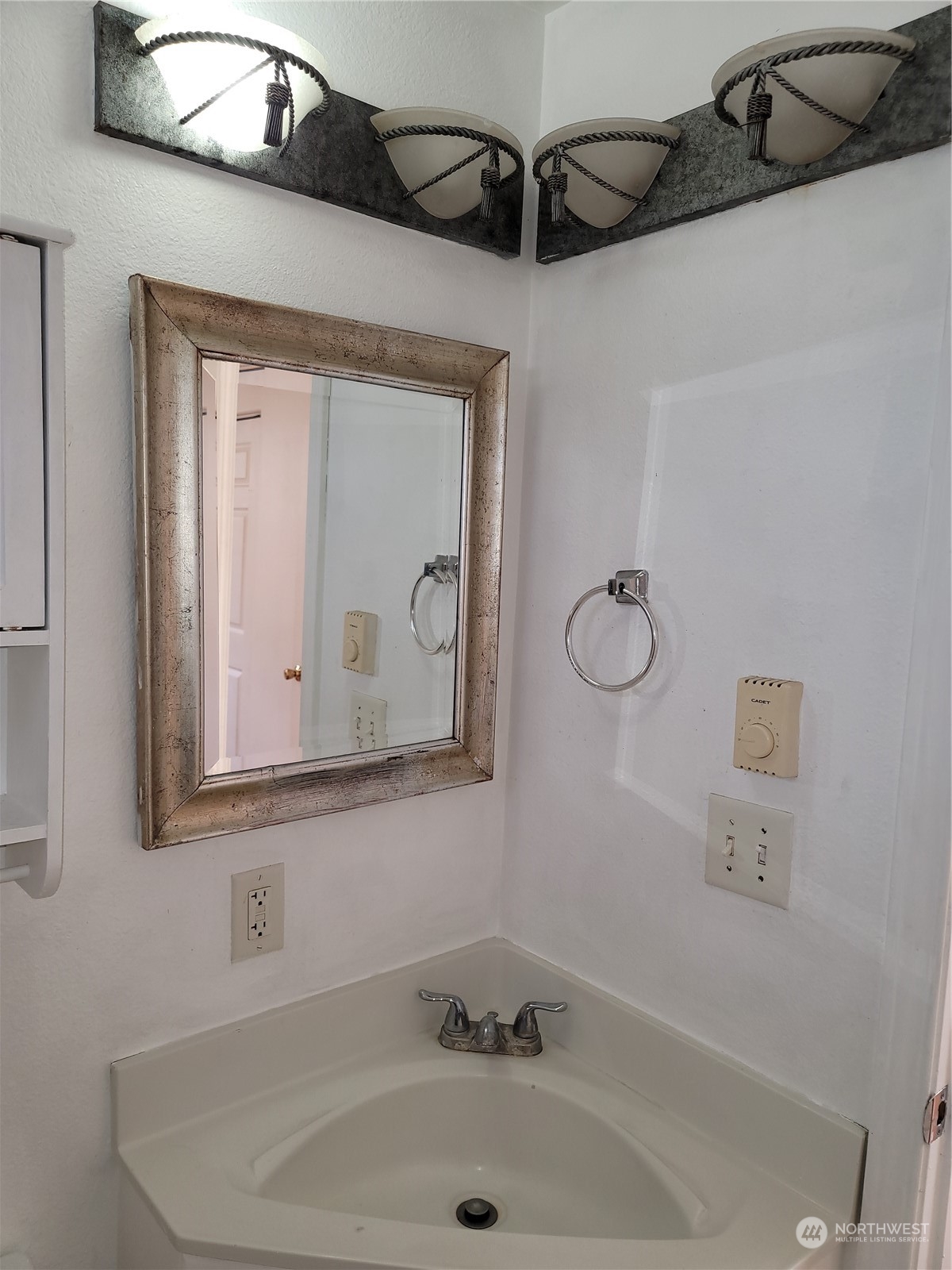 745 S Hawthorne Drive