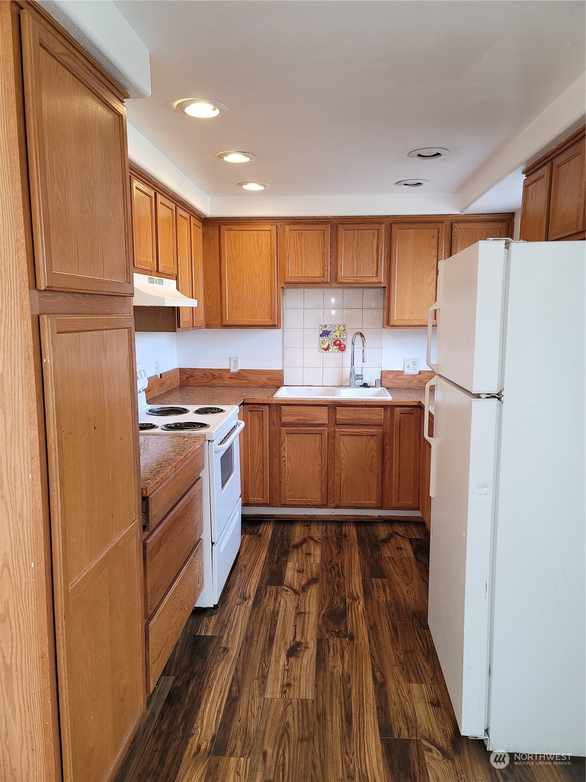 745 S Hawthorne Drive