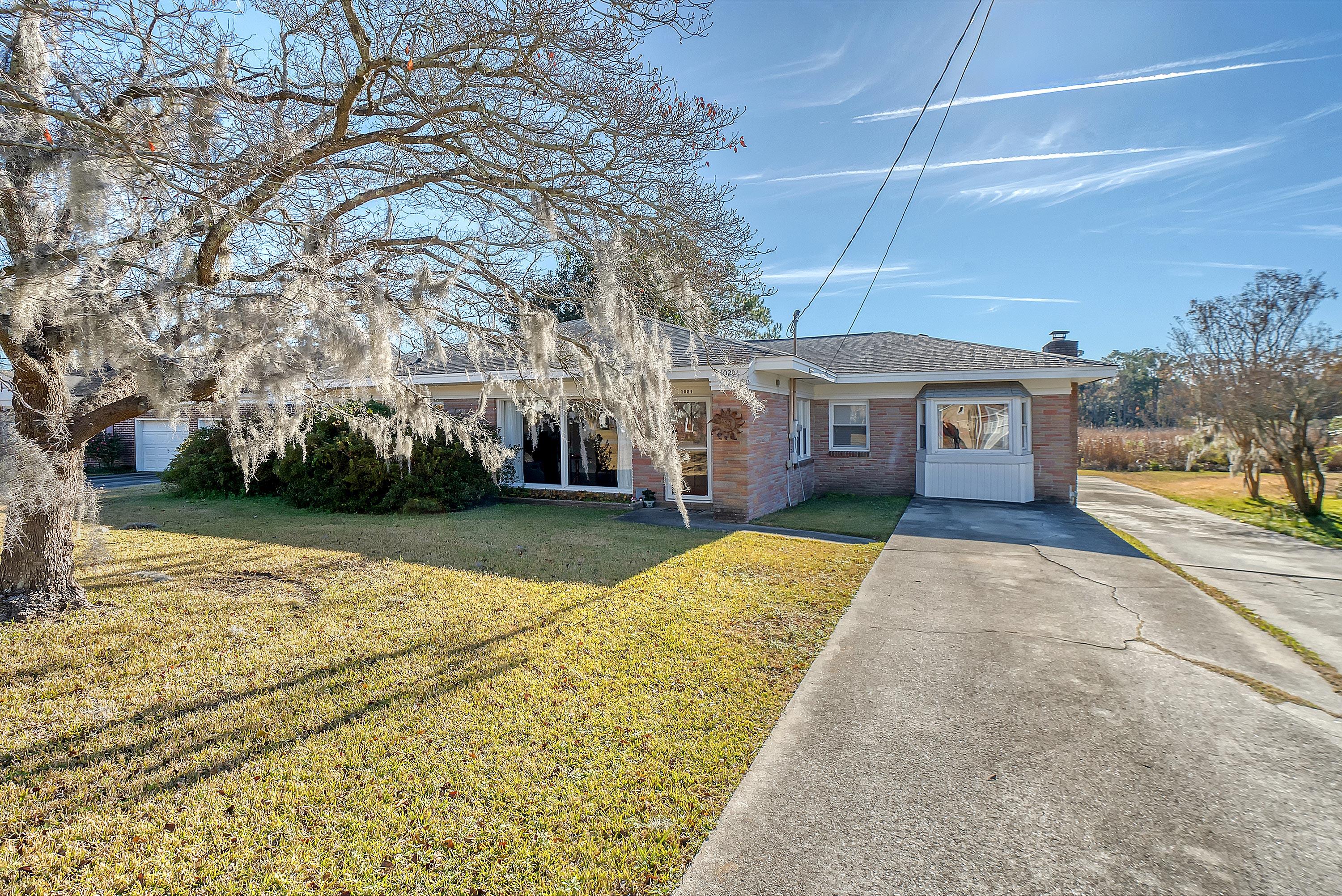 1021 E Recess Road