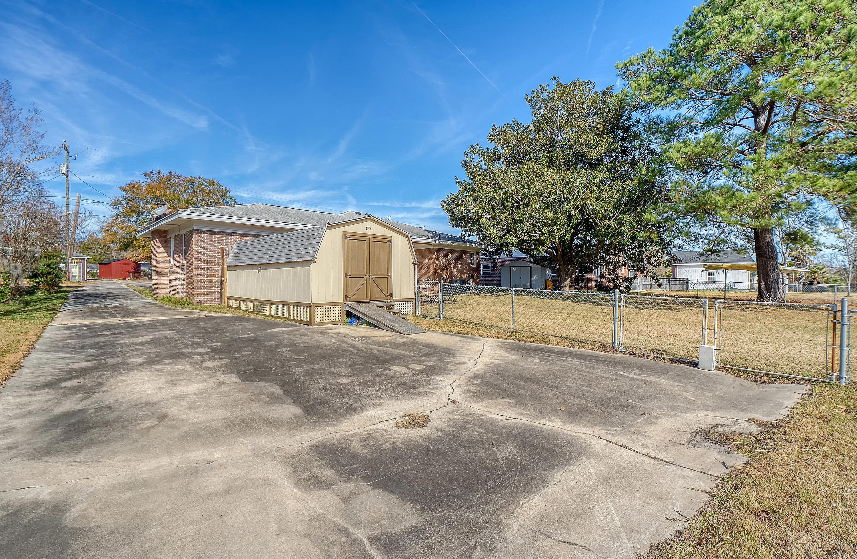 1021 E Recess Road