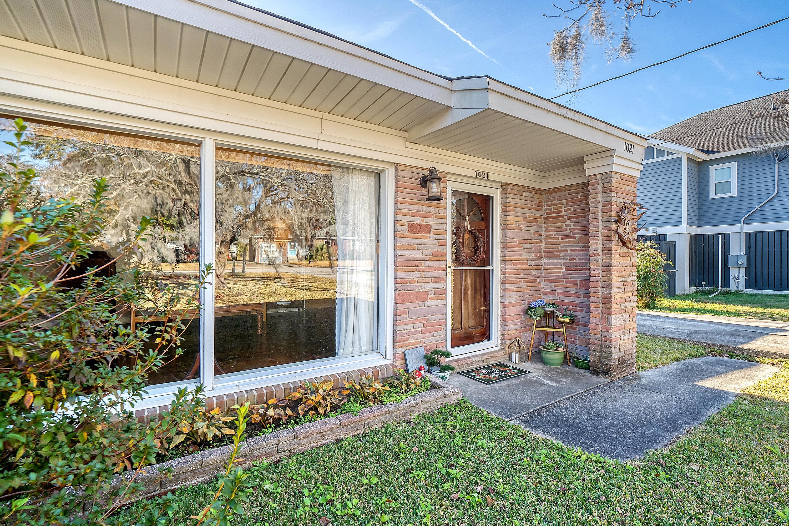 1021 E Recess Road