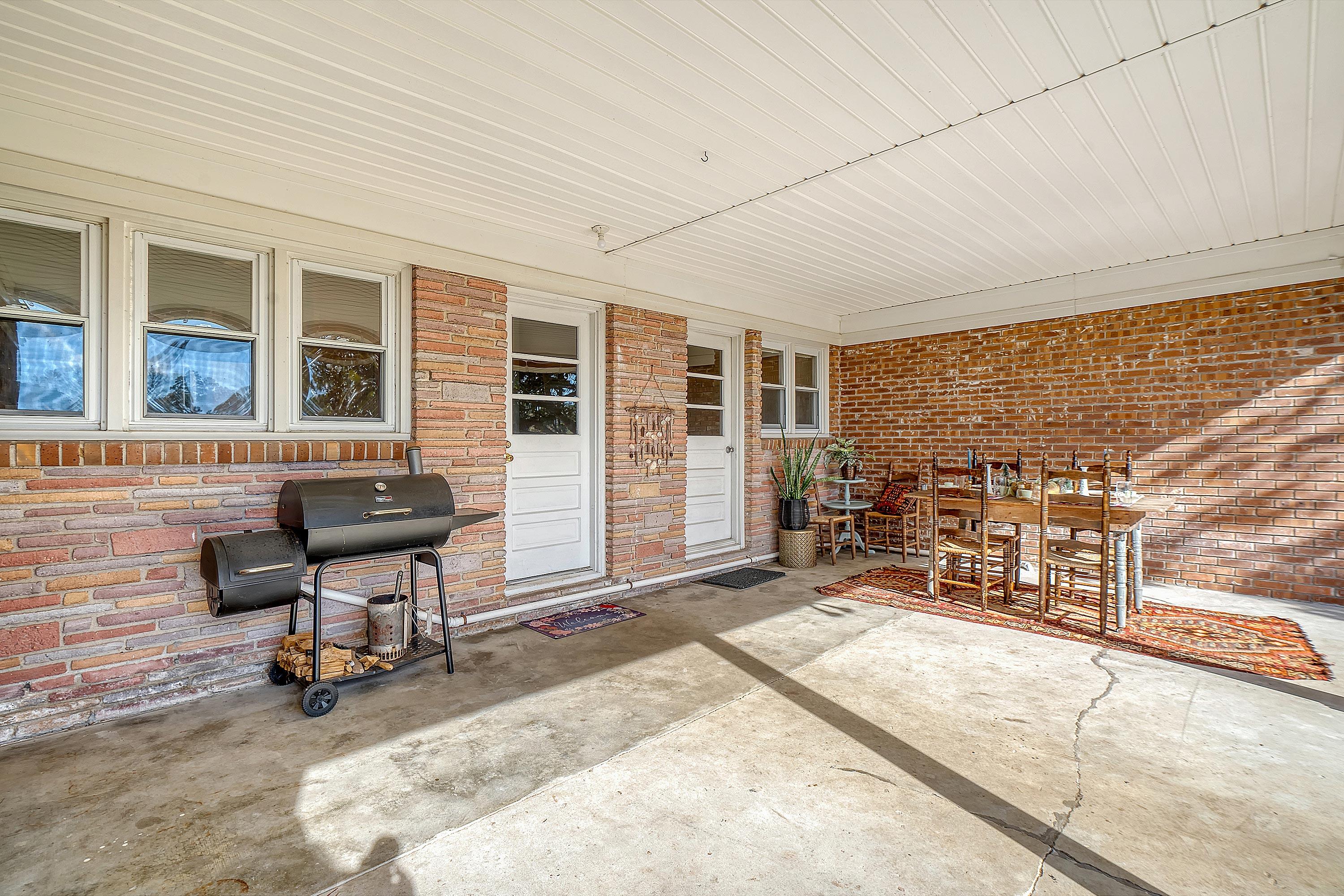 1021 E Recess Road