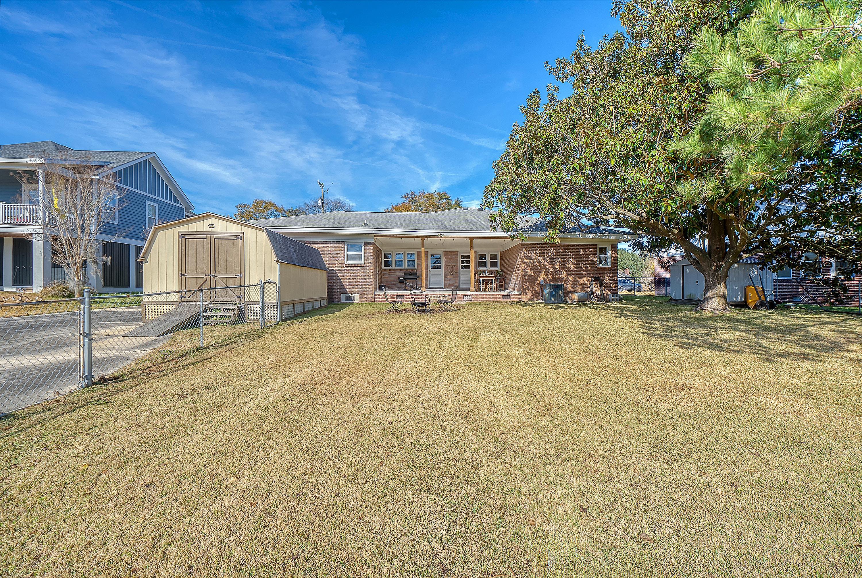 1021 E Recess Road