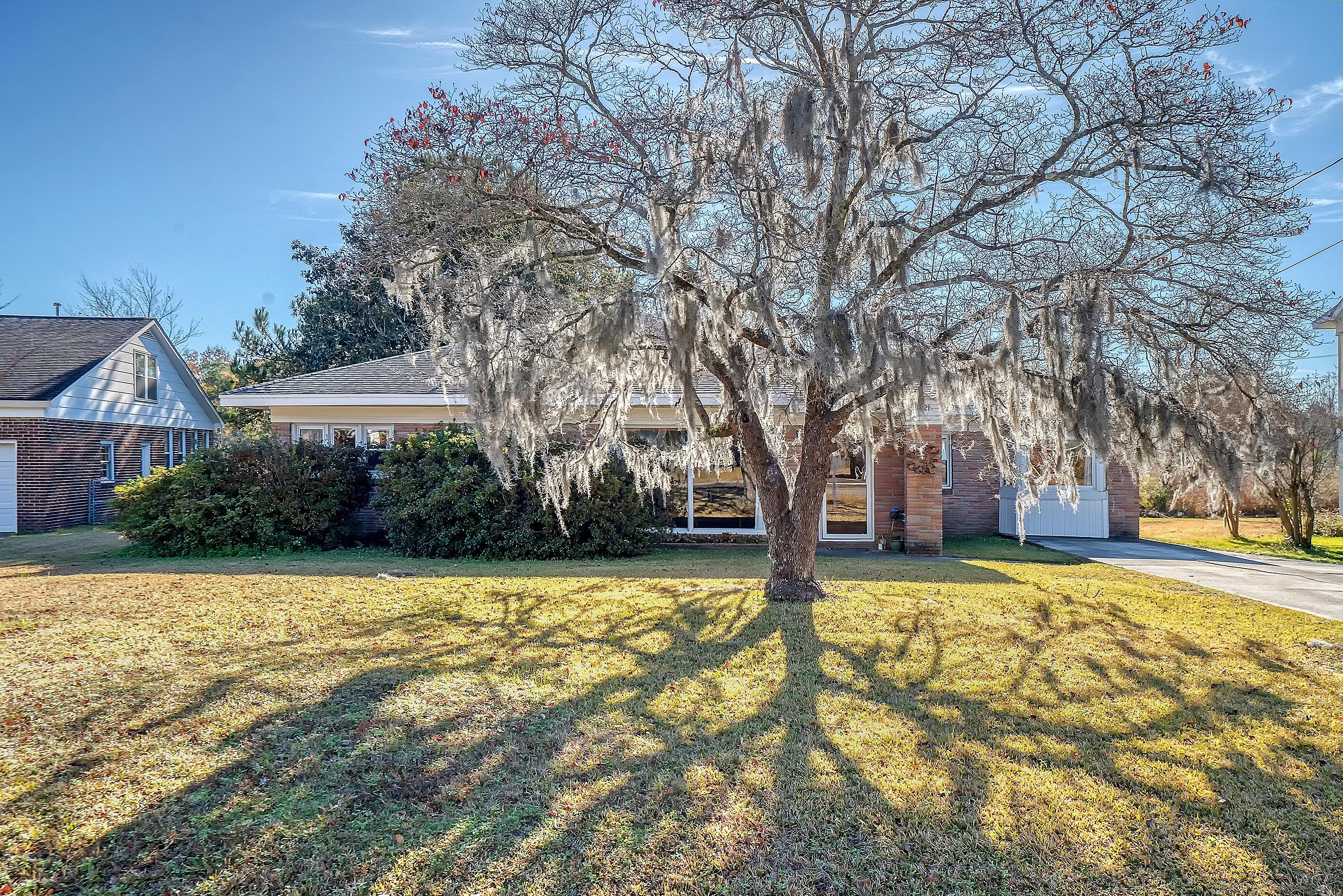 1021 E Recess Road