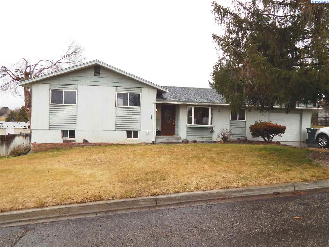 809 Conestoga Dr