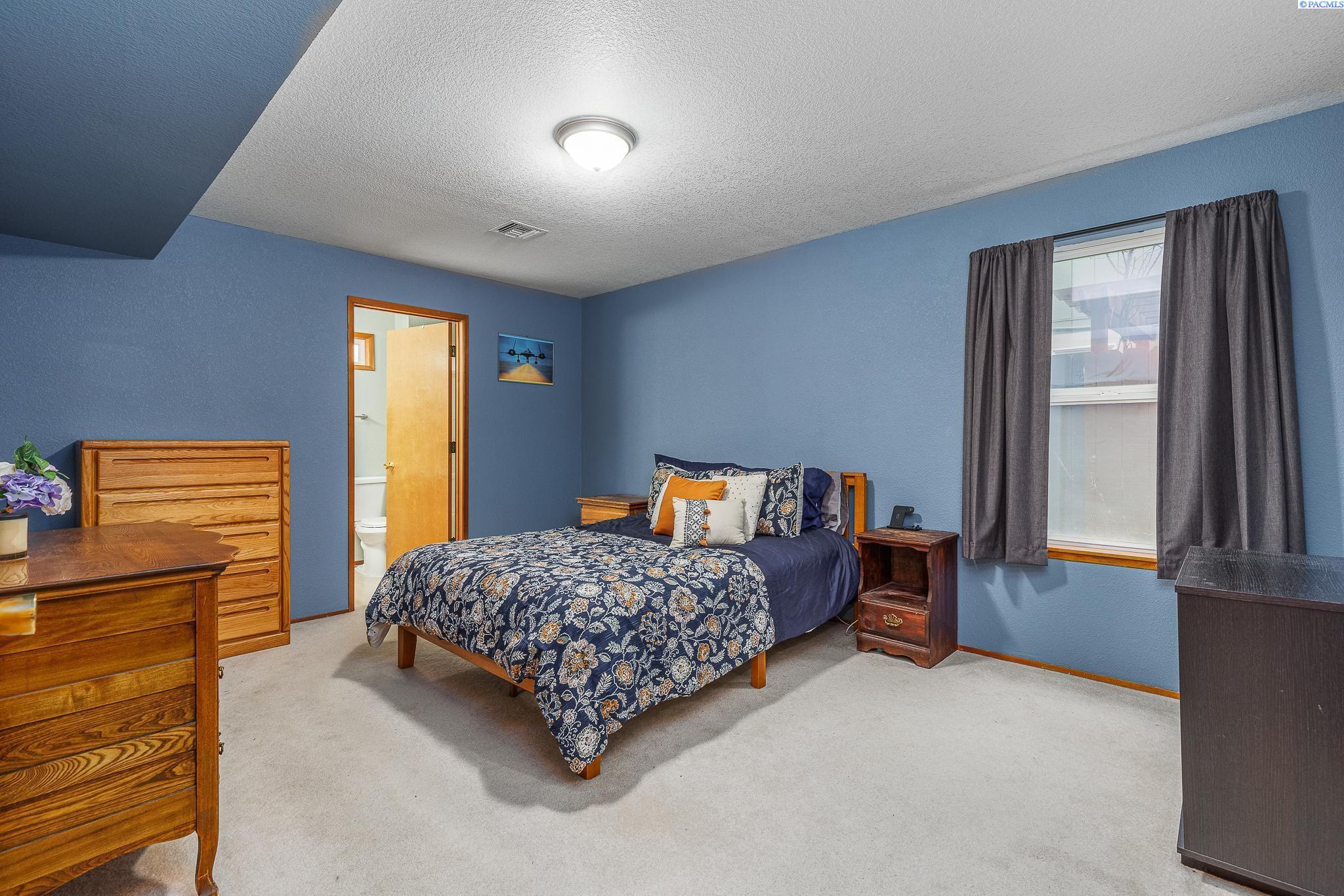4227 W John Day Pl