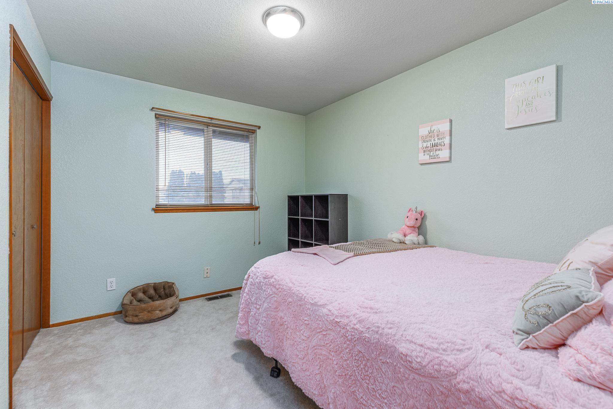 4227 W John Day Pl