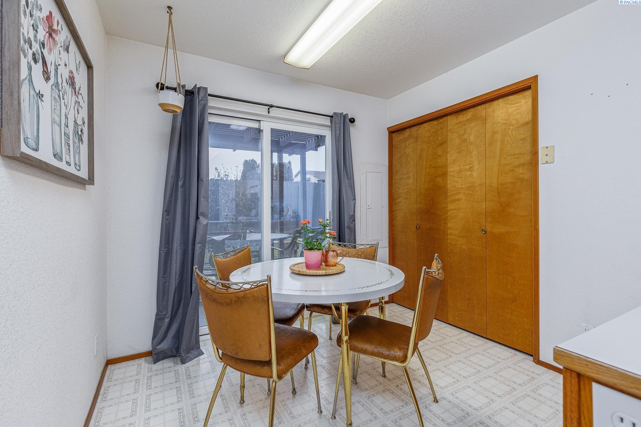 4227 W John Day Pl
