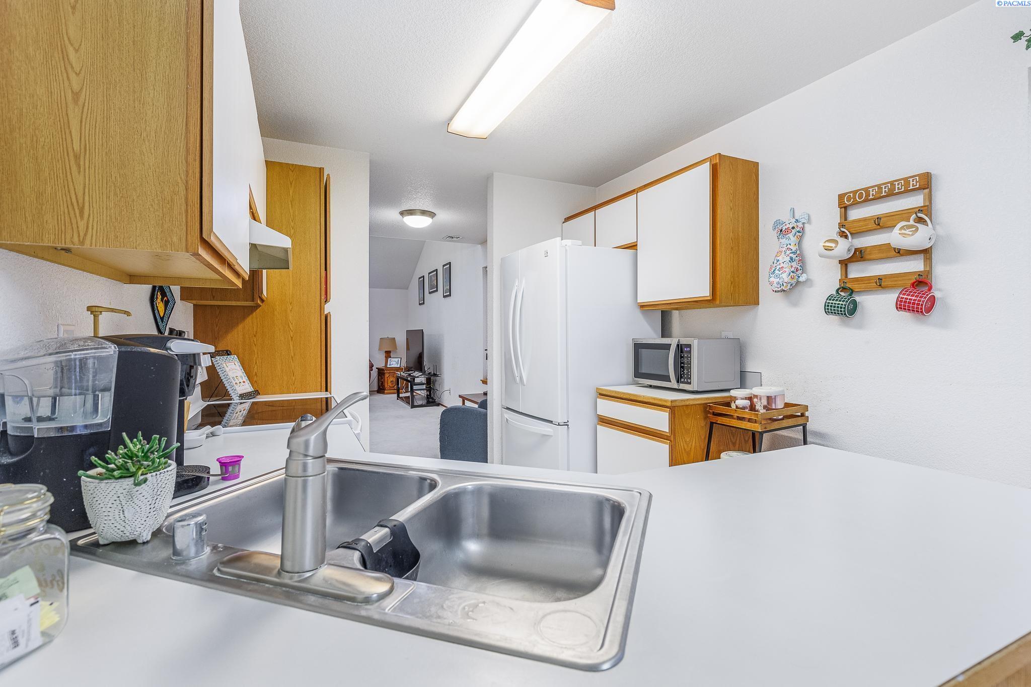 4227 W John Day Pl