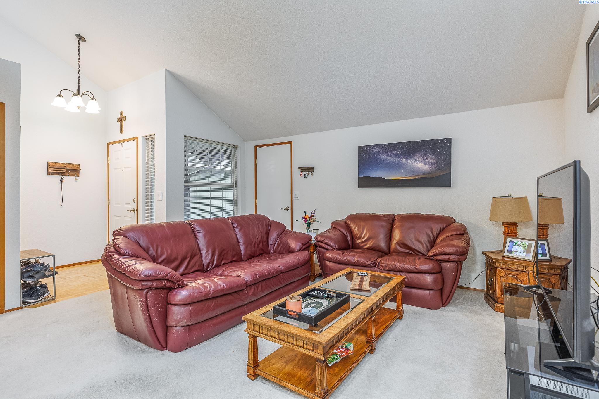 4227 W John Day Pl