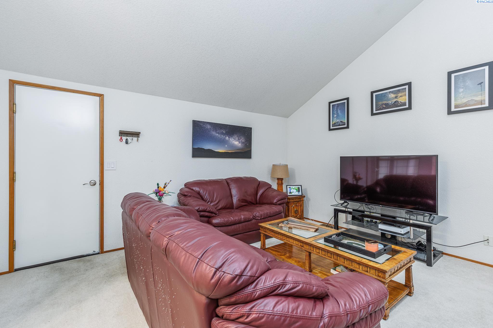 4227 W John Day Pl
