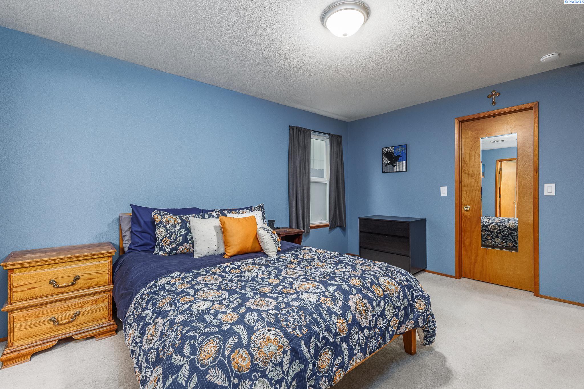 4227 W John Day Pl