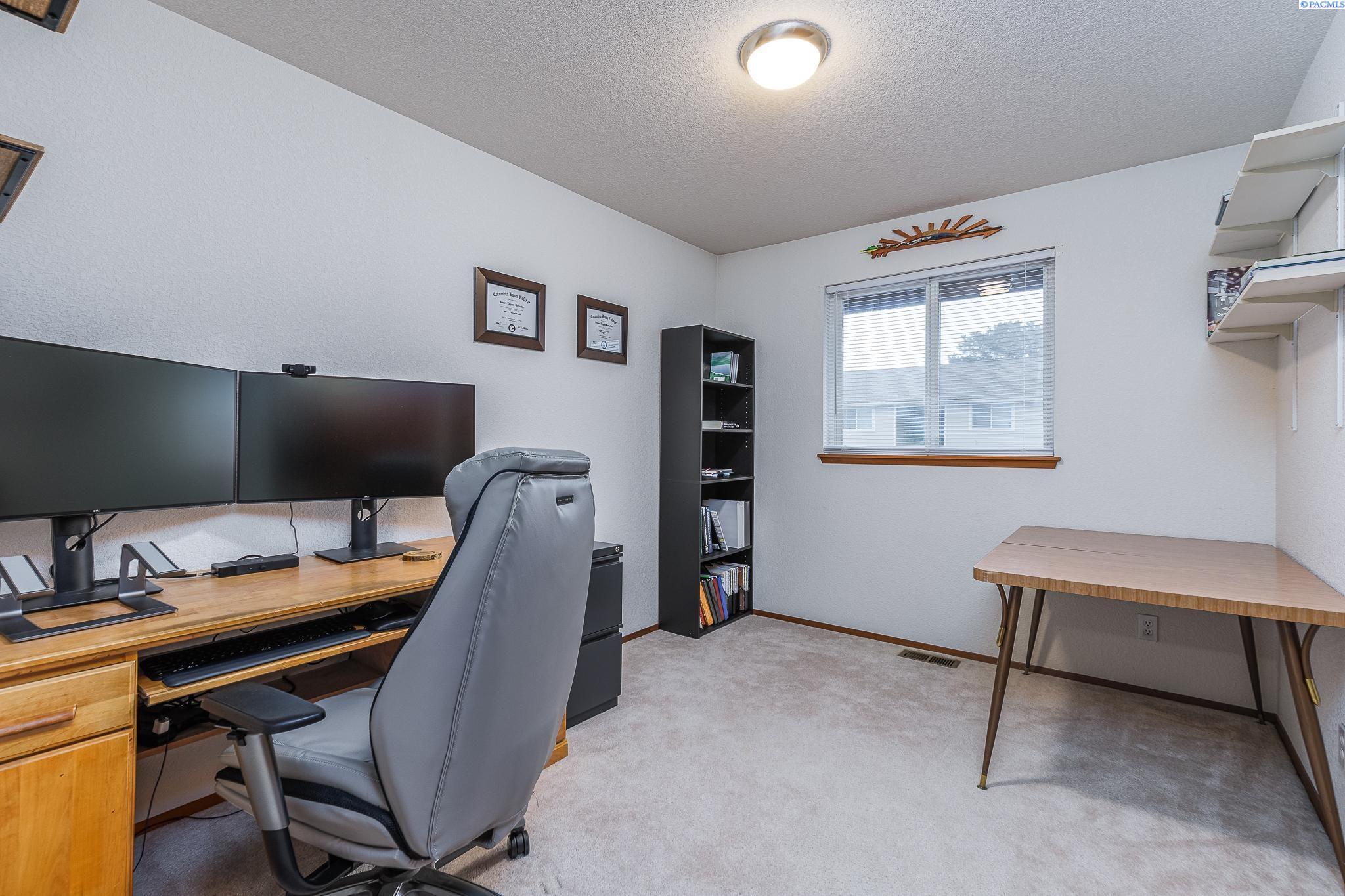 4227 W John Day Pl