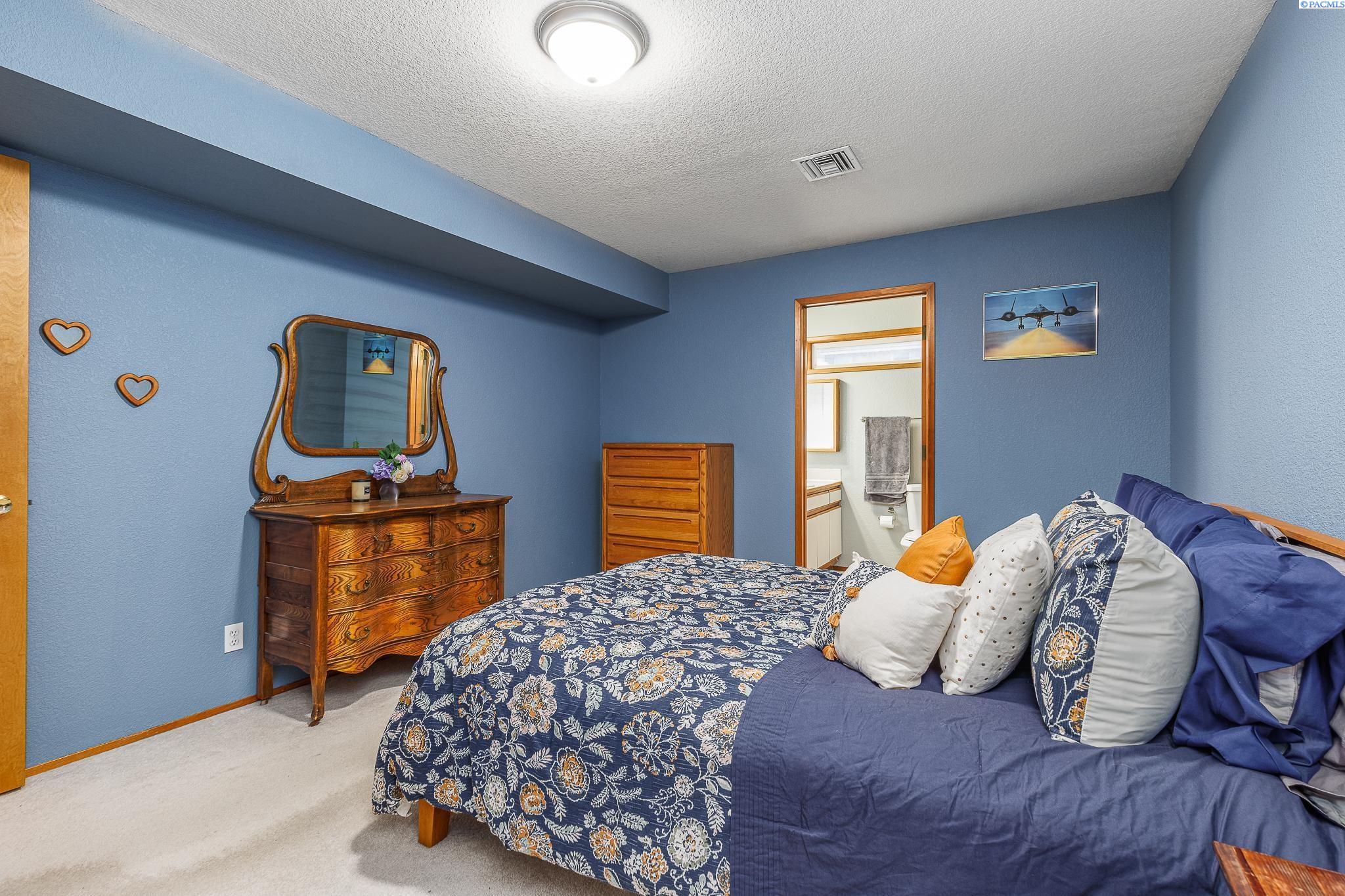 4227 W John Day Pl