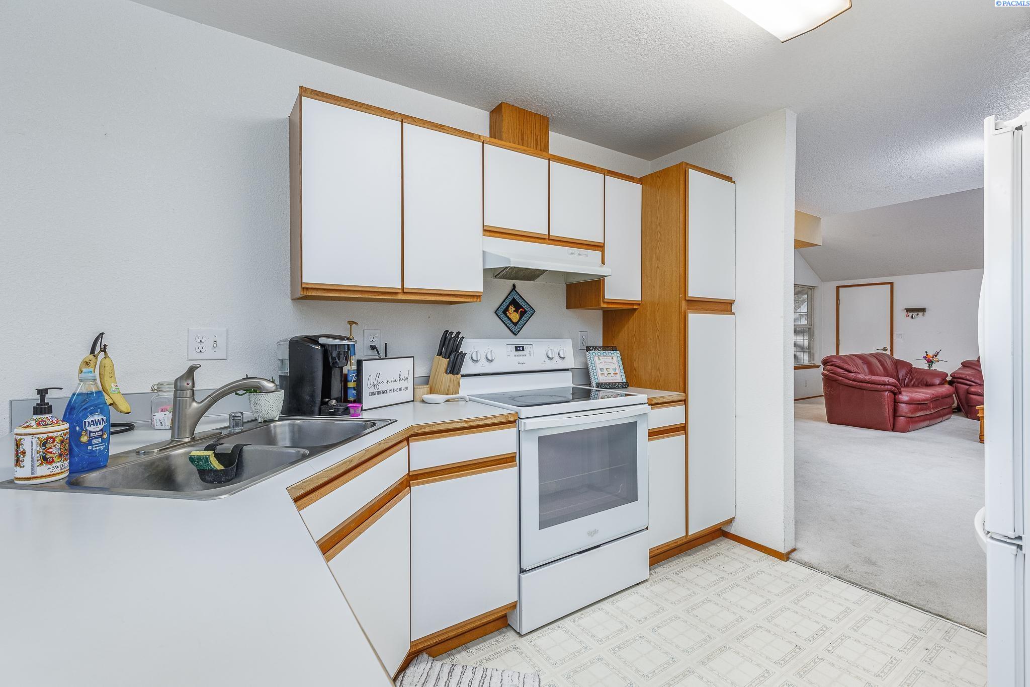 4227 W John Day Pl