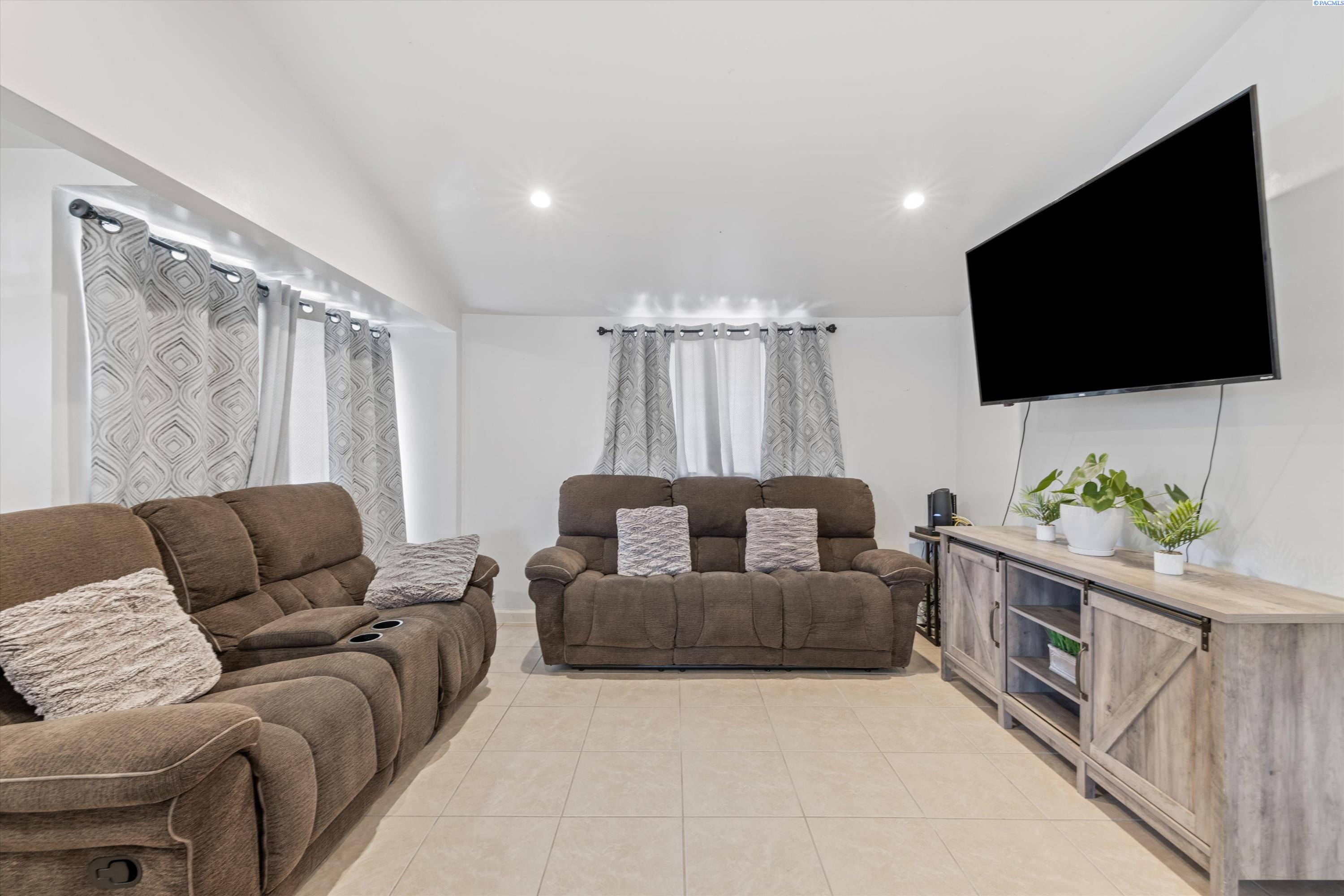 914 W Canal