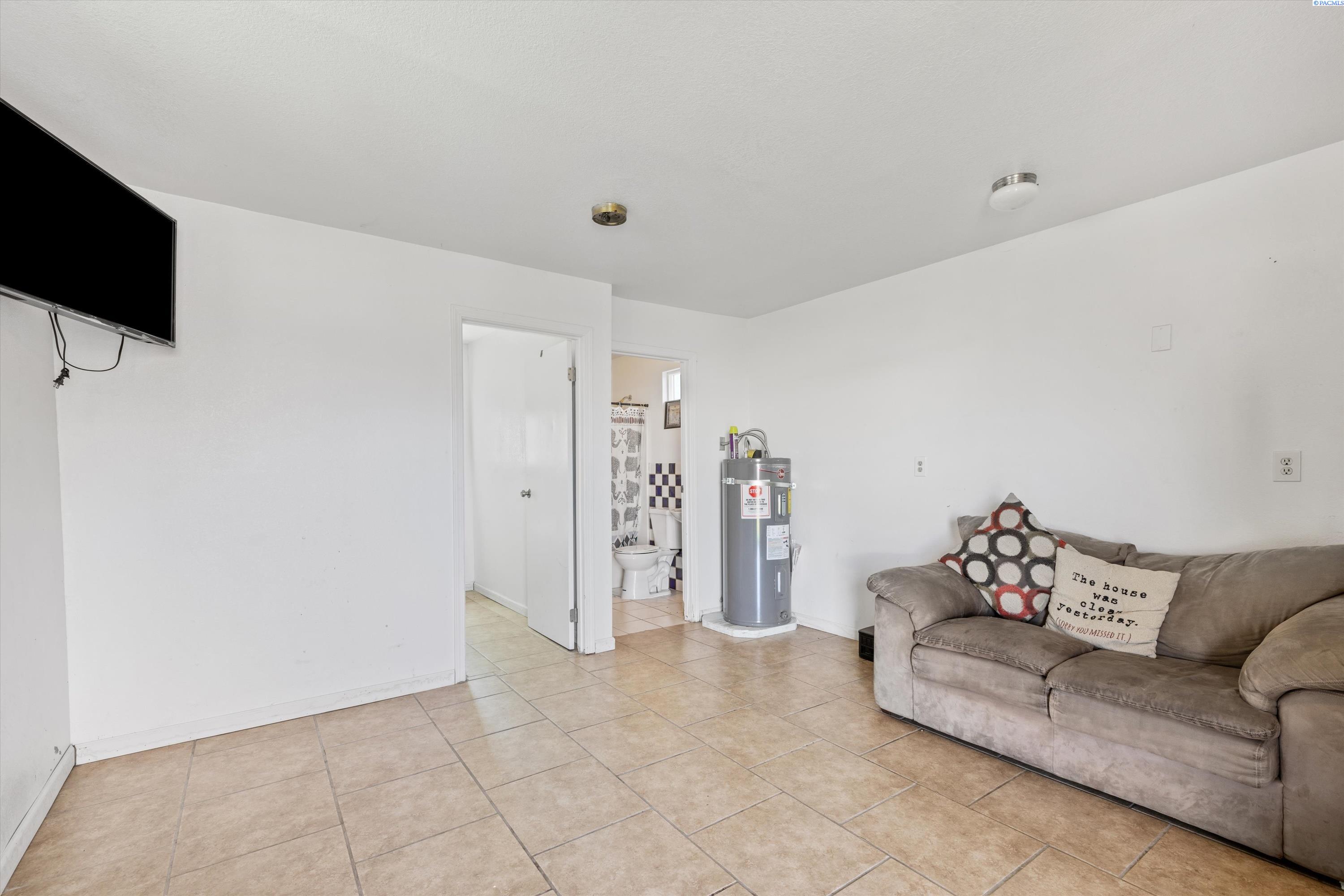914 W Canal