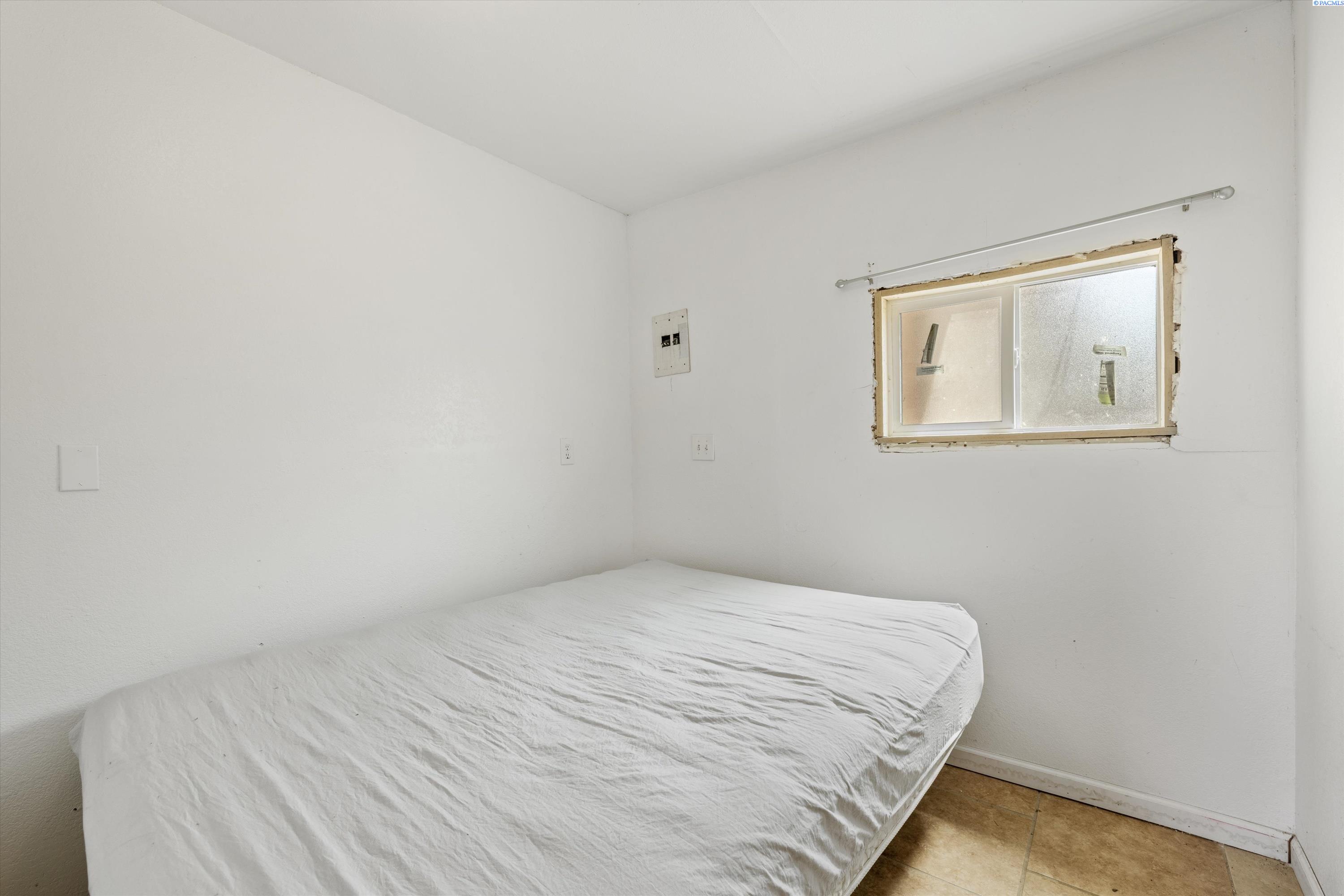 914 W Canal