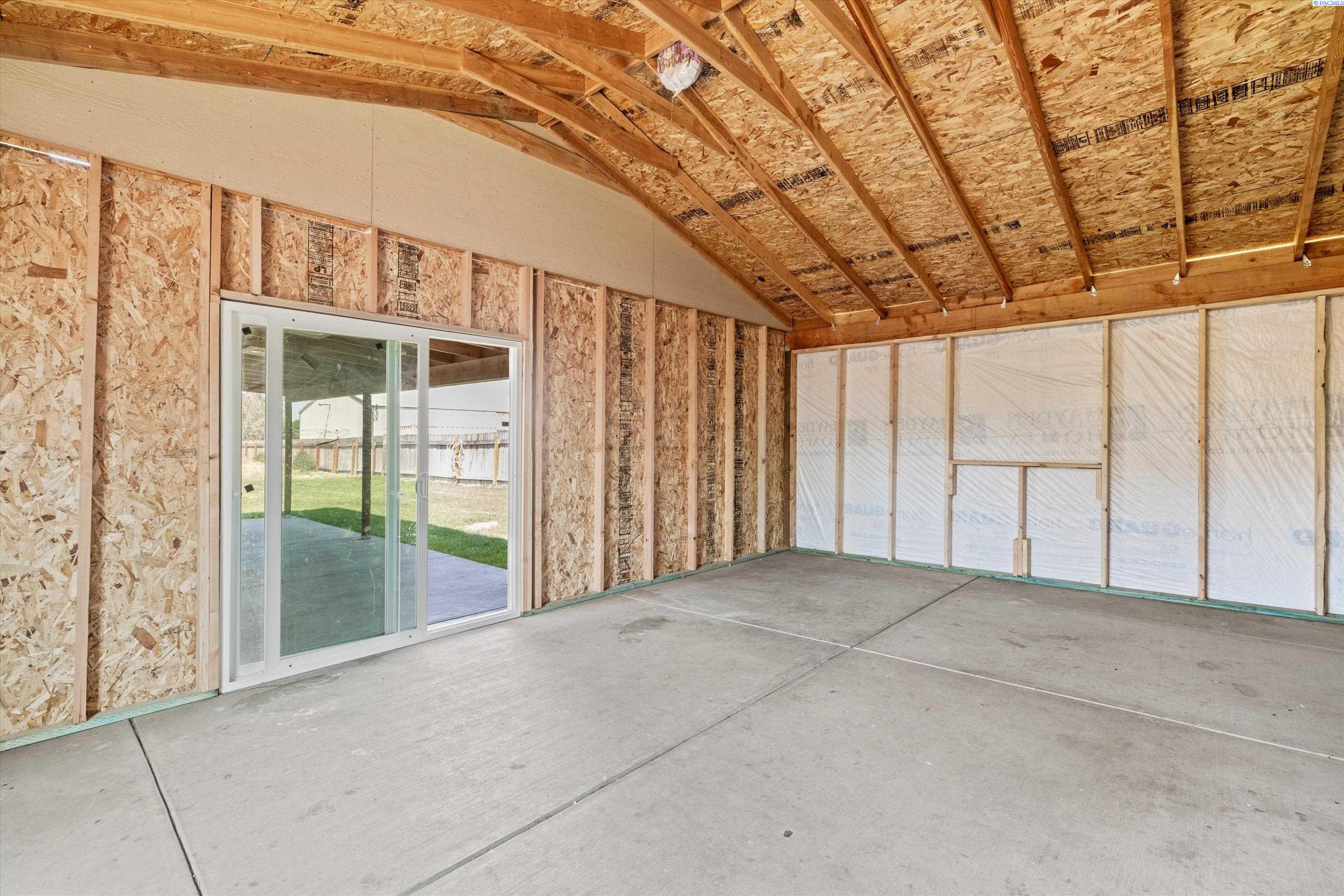 914 W Canal