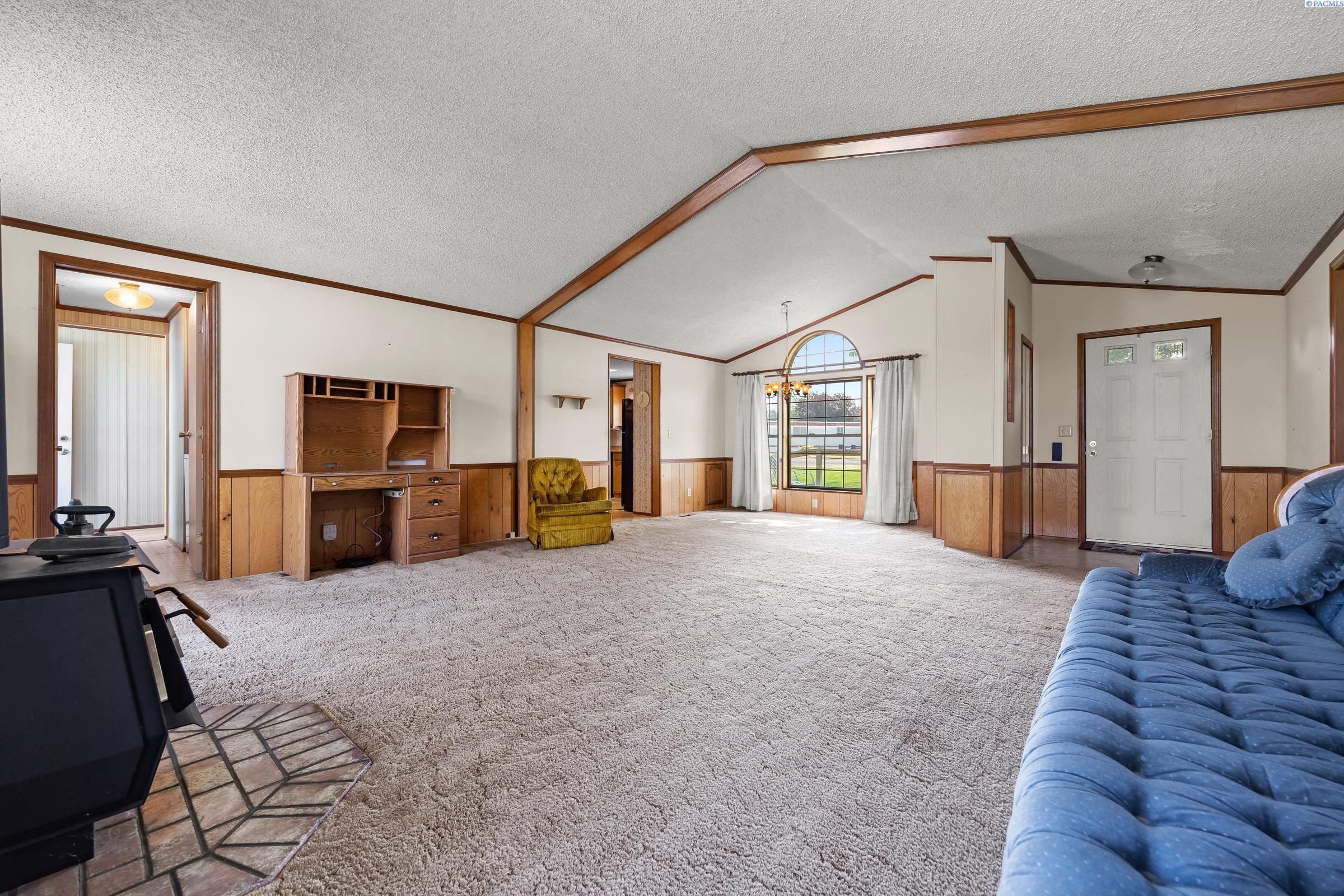 346 Reinken Blvd